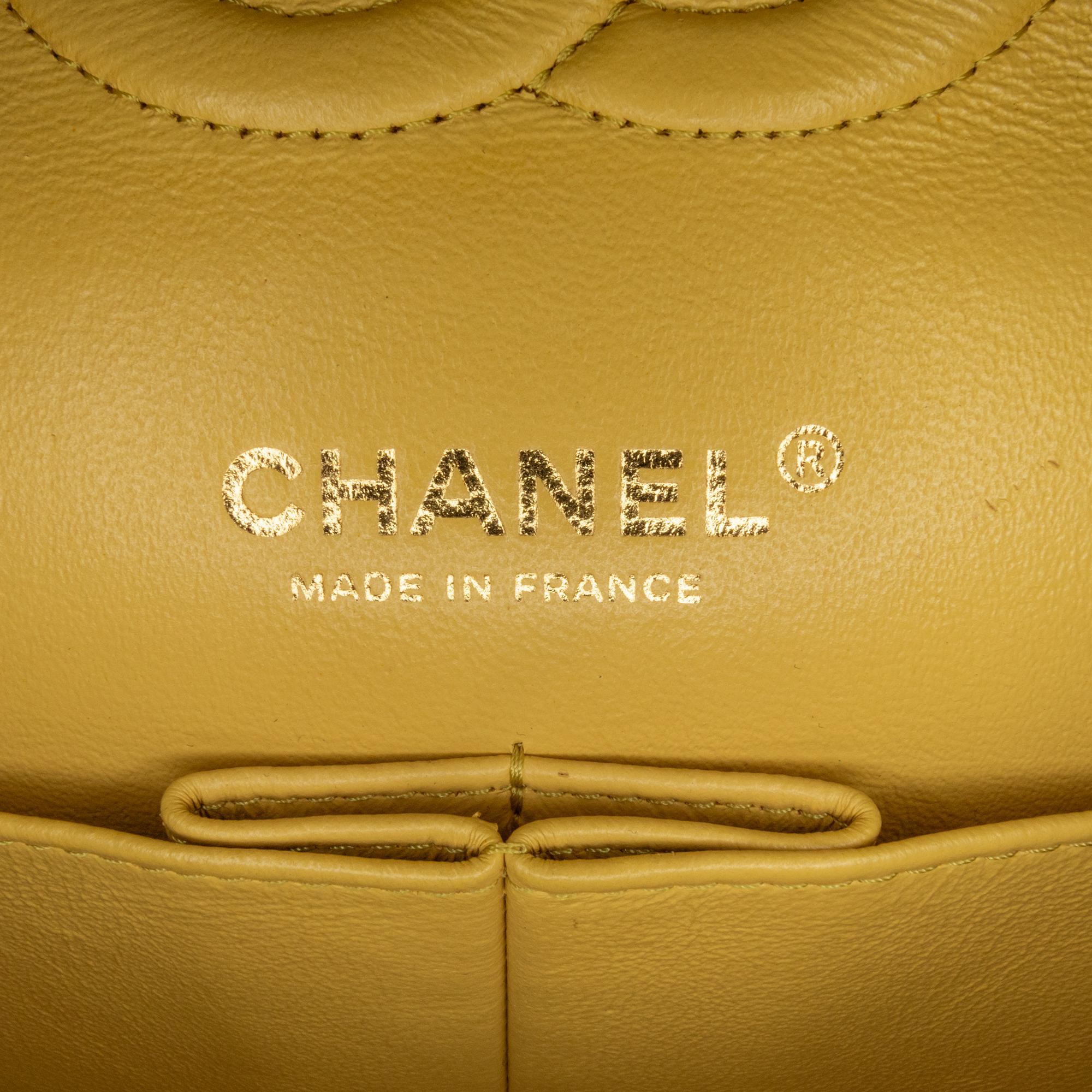 Chanel Medium Classic Chevron Lambskin Double Flap (SHG-uFNRNJ)