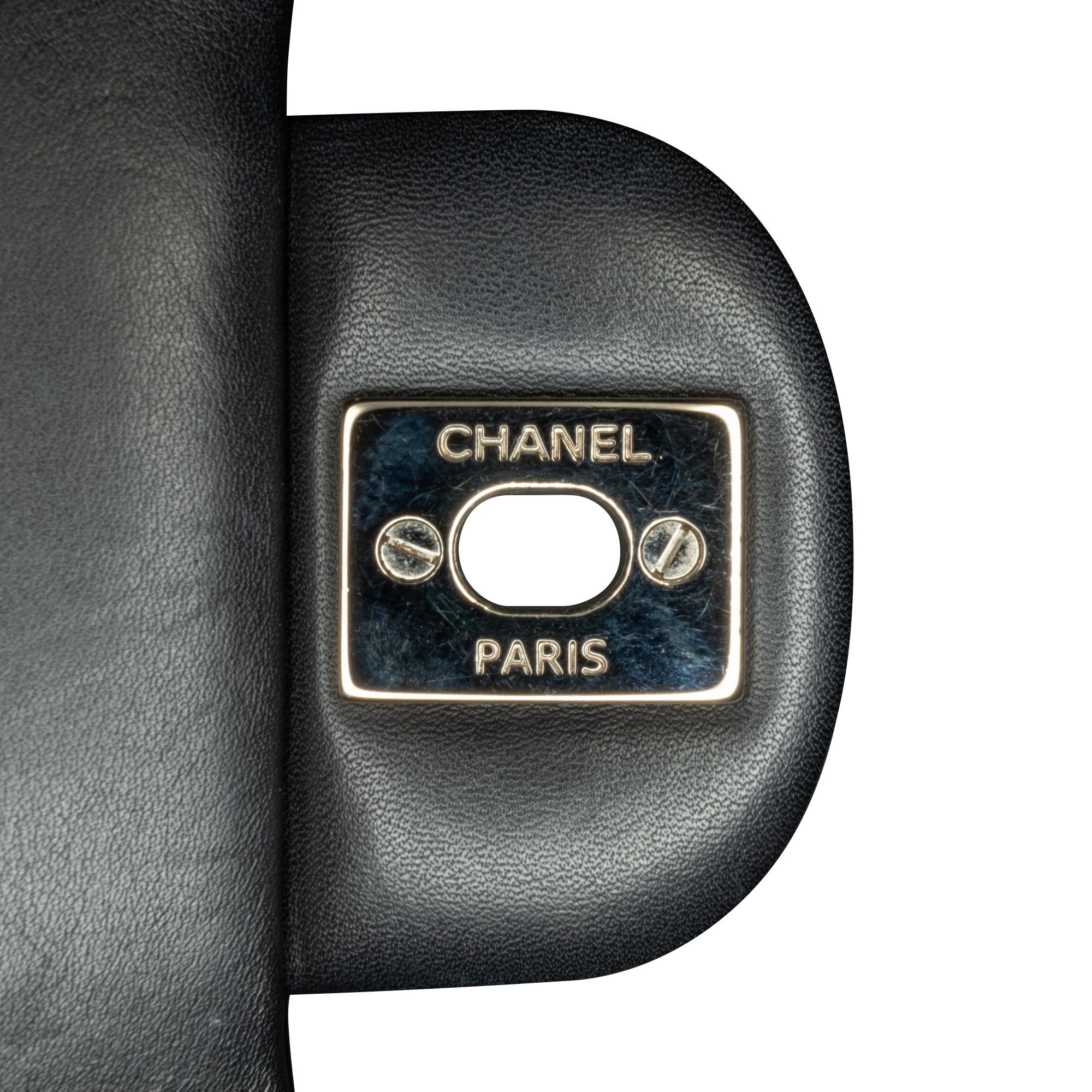 Chanel Medium Classic Chevron Patent Double Flap (SHG-Jqfuoq)
