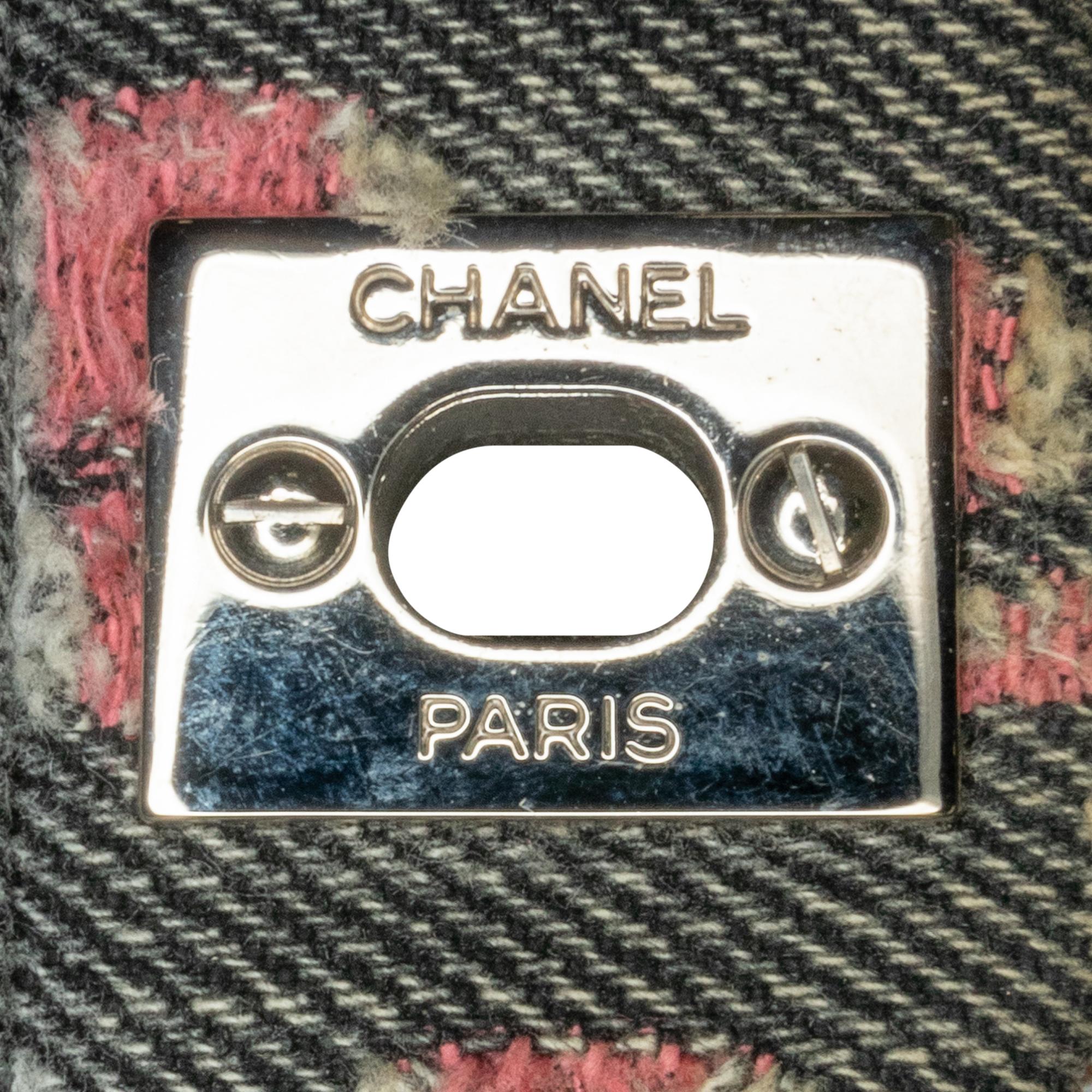 Chanel Medium Classic Distressed Denim Double Flap (SHG-FErwUx)