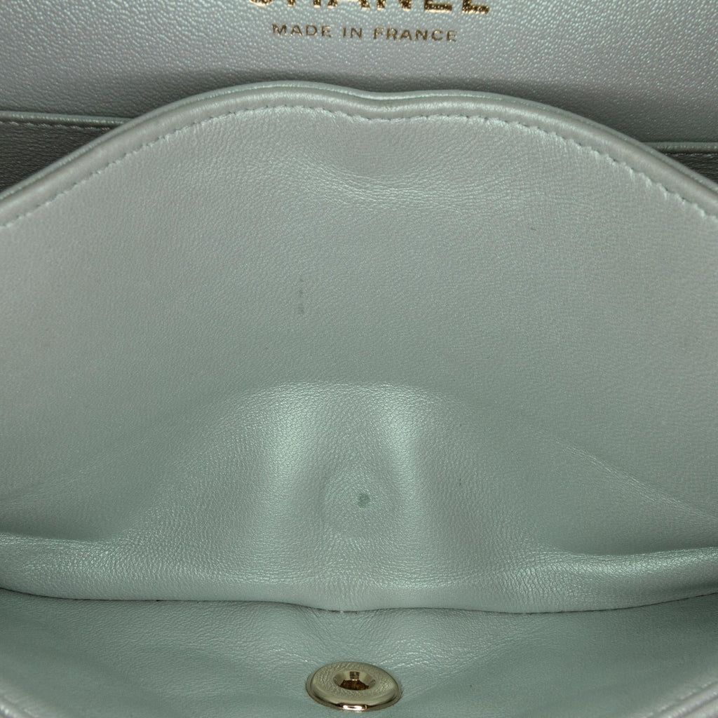 Chanel Medium Classic Iridescent Lambskin Double Flap (SHG-Ob6y5v)