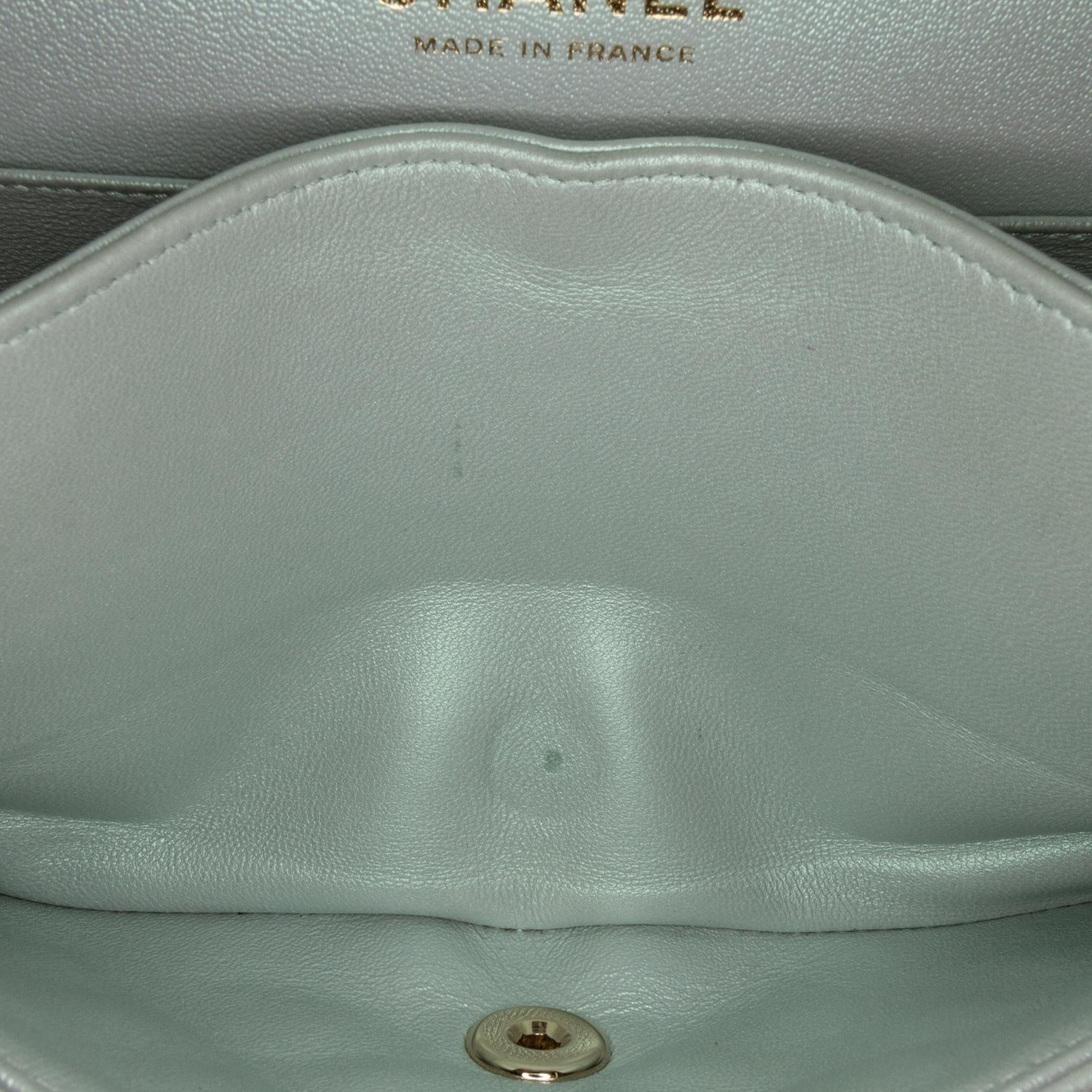 Chanel Medium Classic Iridescent Lambskin Double Flap (SHG-Ob6y5v)
