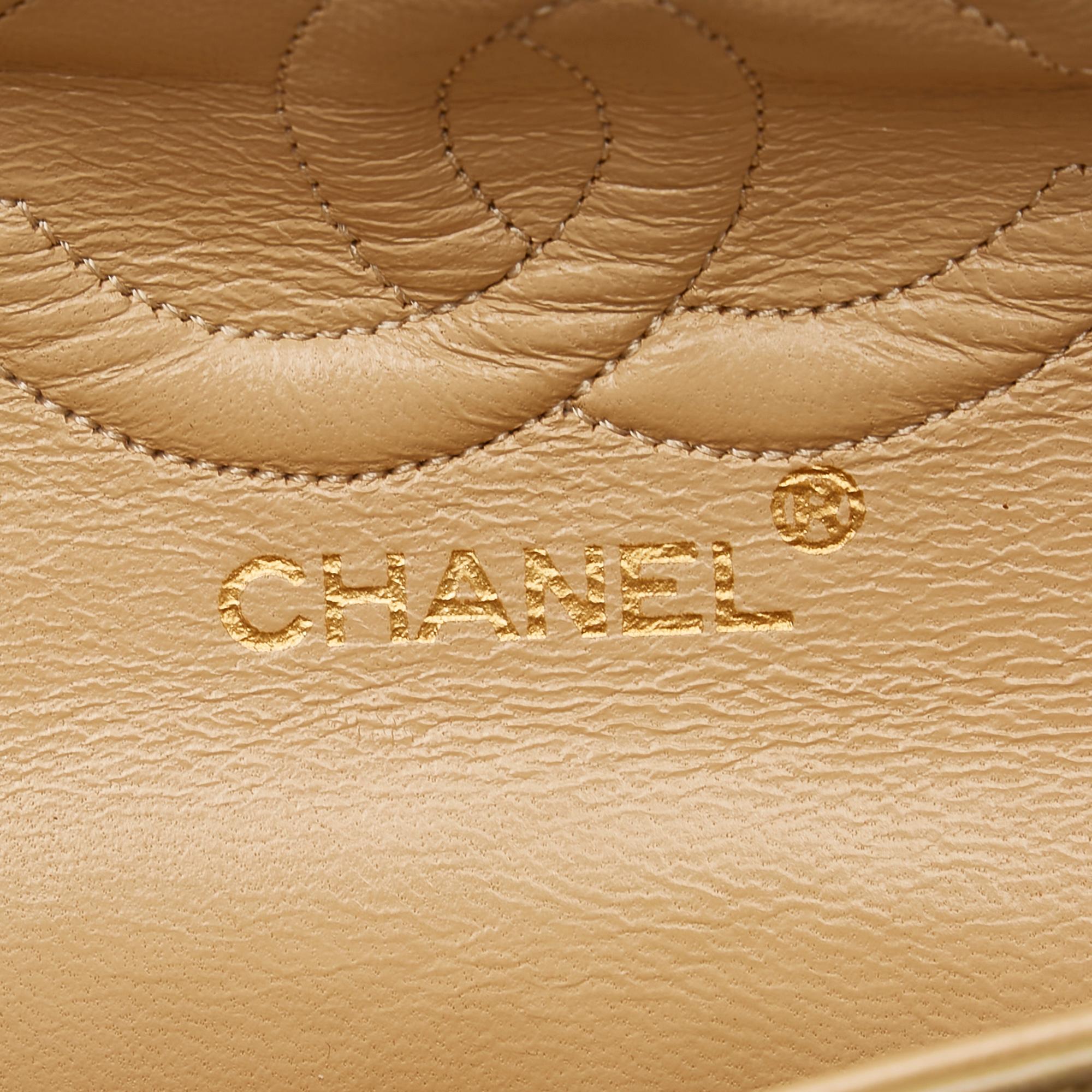 Chanel Medium Classic Lambskin Double Flap Bag (SHG-hsVSEO)
