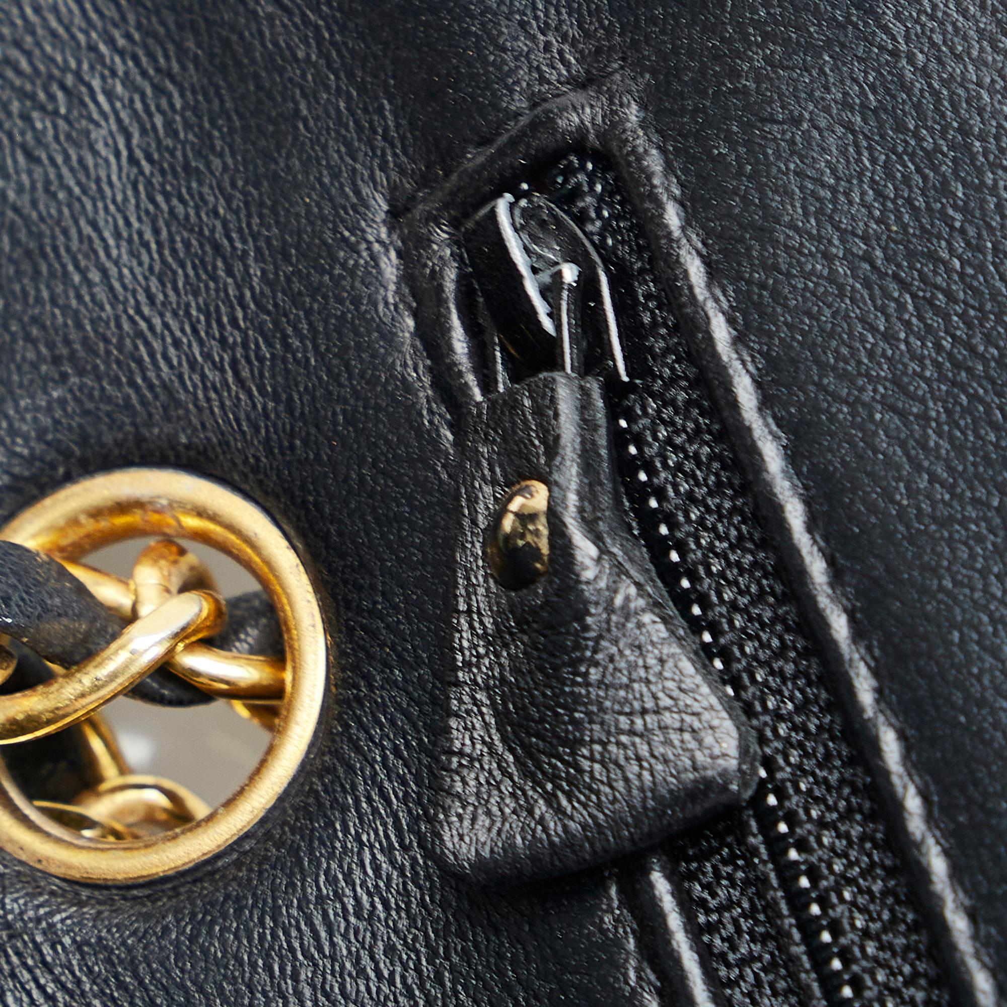 Chanel Medium Classic Lambskin Double Flap Bag (SHG-Qbu6SW)