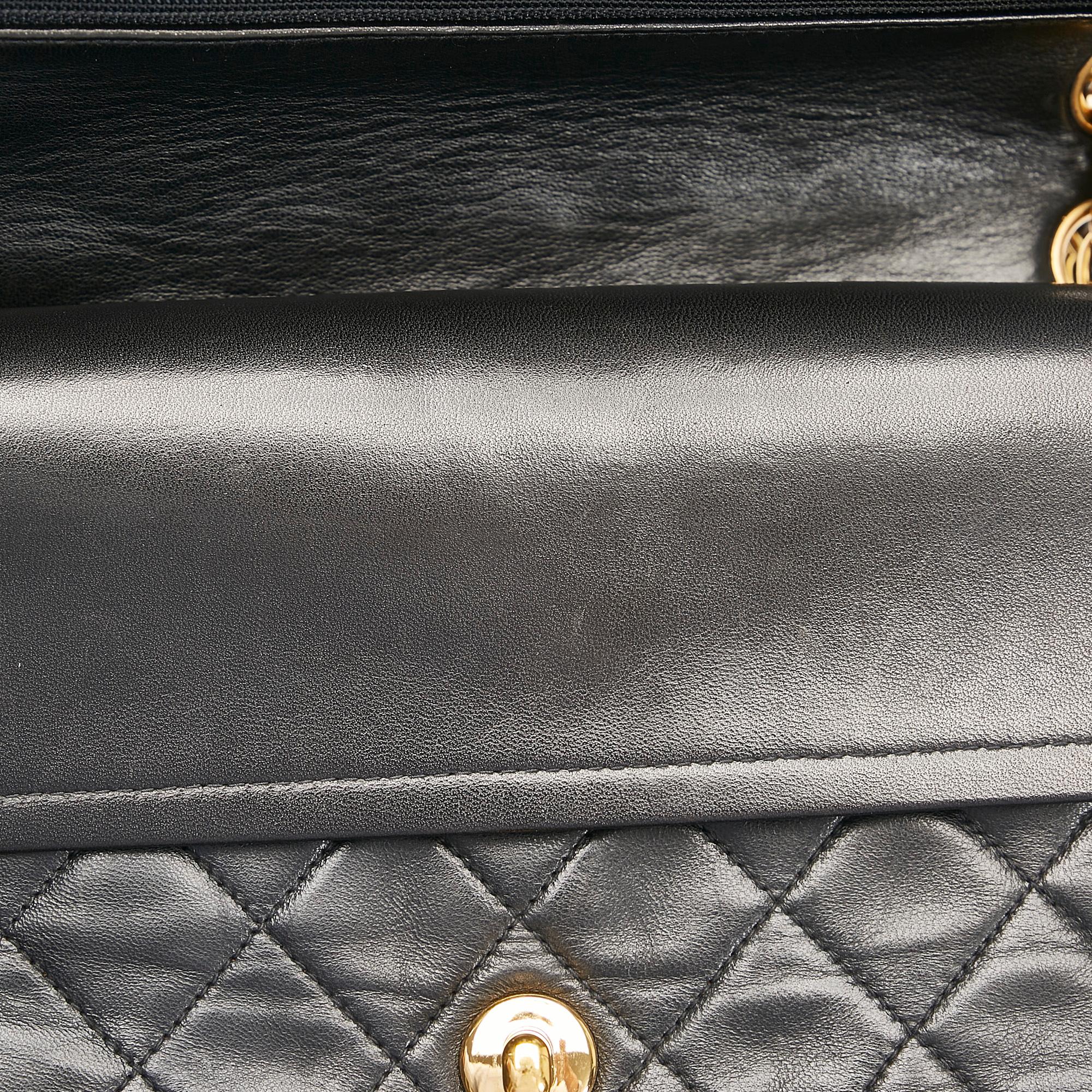 Chanel Medium Classic Lambskin Double Flap (SHG-Vy6wu2)