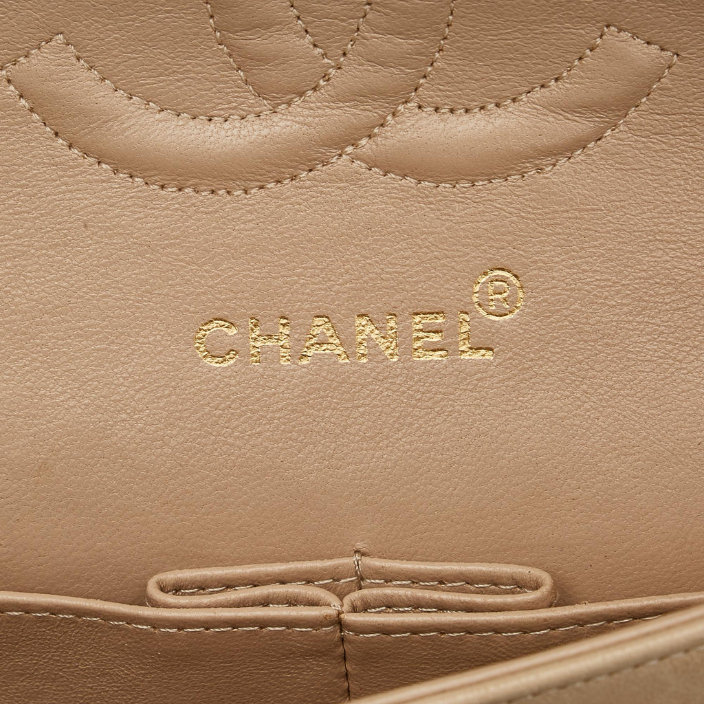 Chanel Medium Classic Lambskin Double Flap (SHG-5D9hdy)