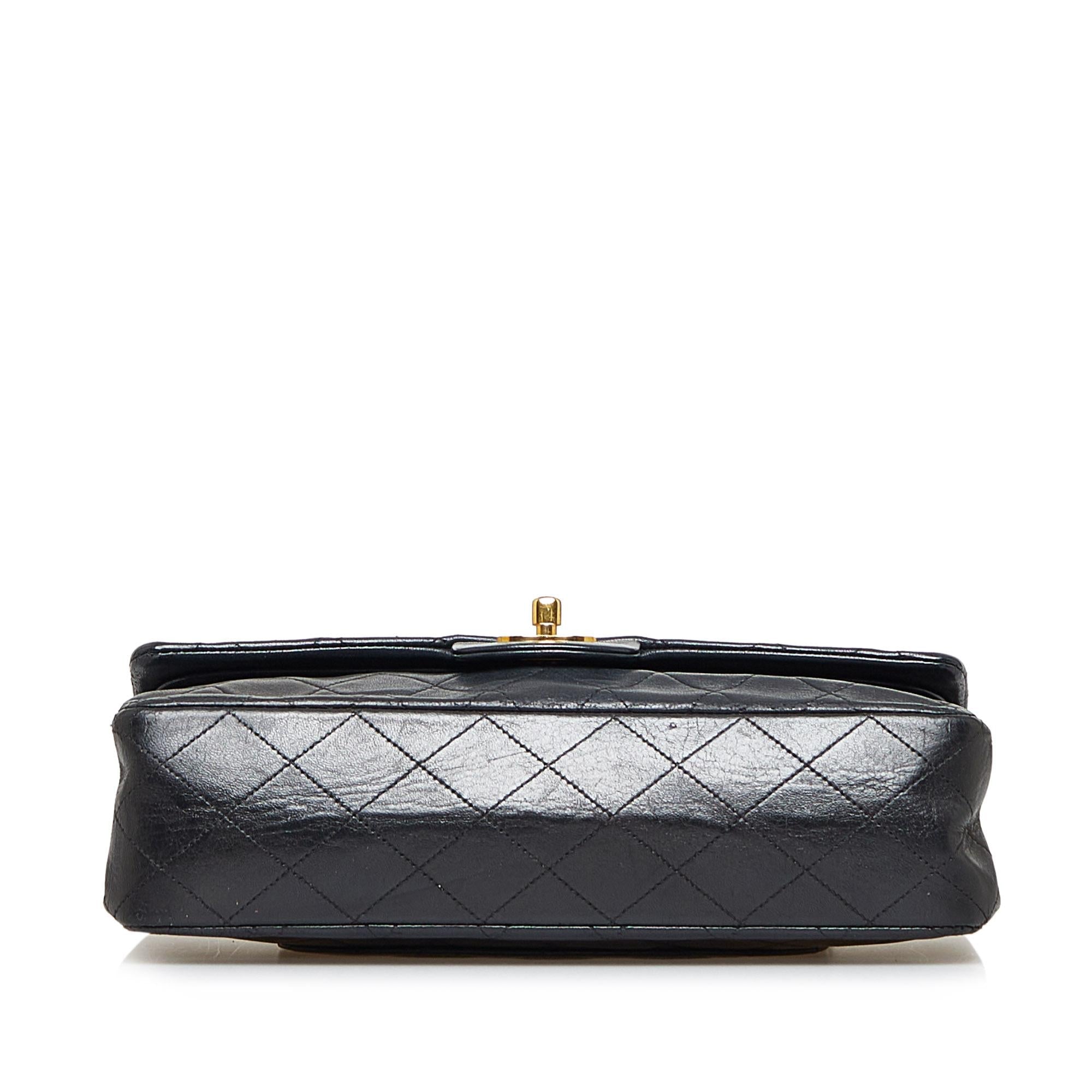 Chanel Medium Classic Lambskin Double Flap (SHG-QHtK2D)