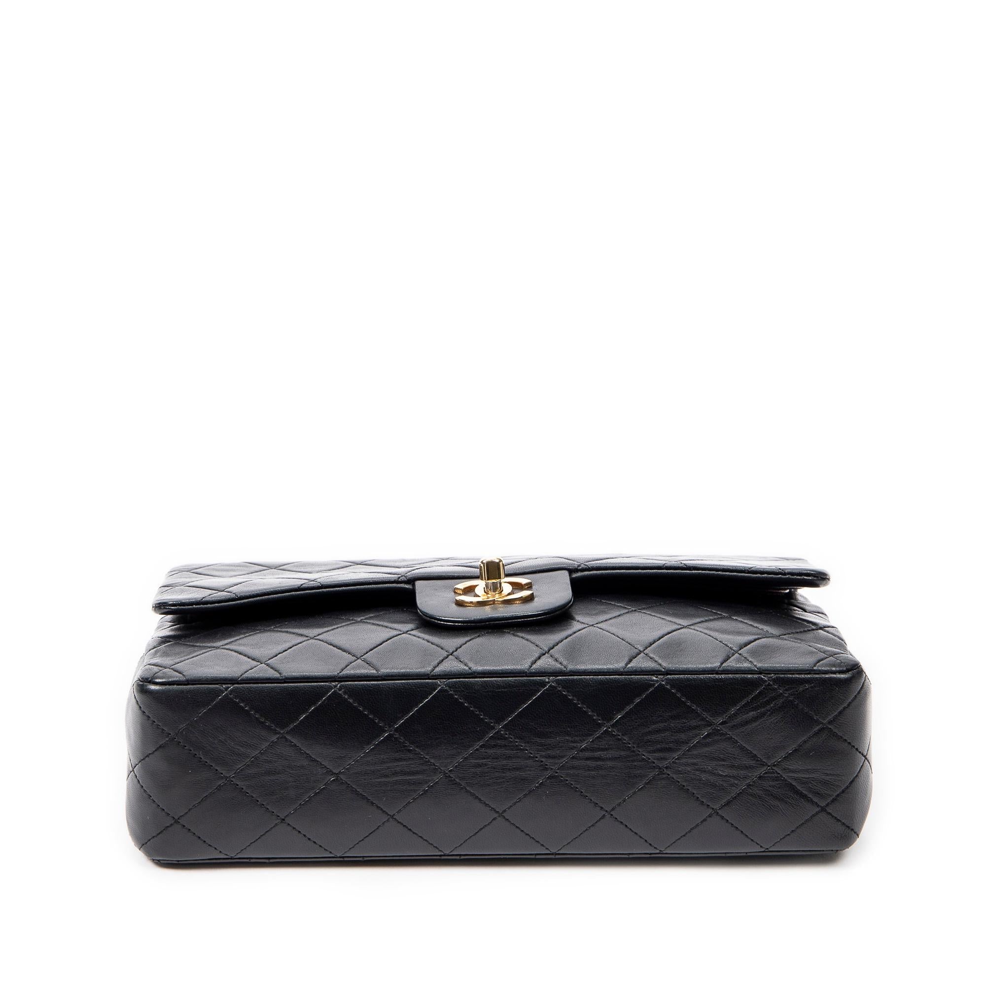 Chanel Medium Classic Lambskin Double Flap (SHG-lRIbs9)