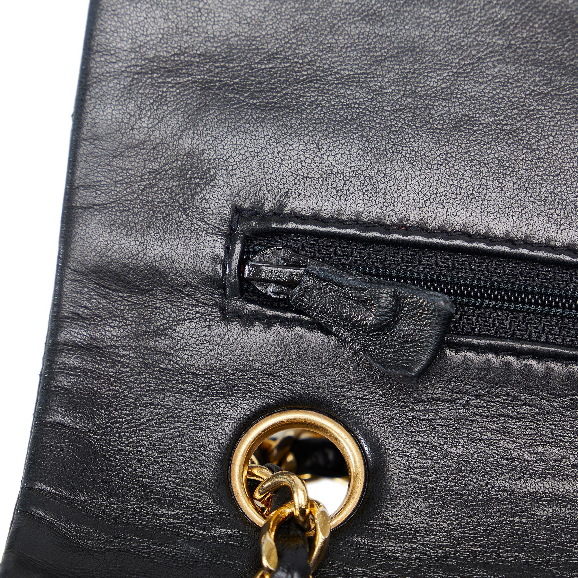 Chanel Medium Classic Lambskin Double Flap (SHG-MLhL0Y)