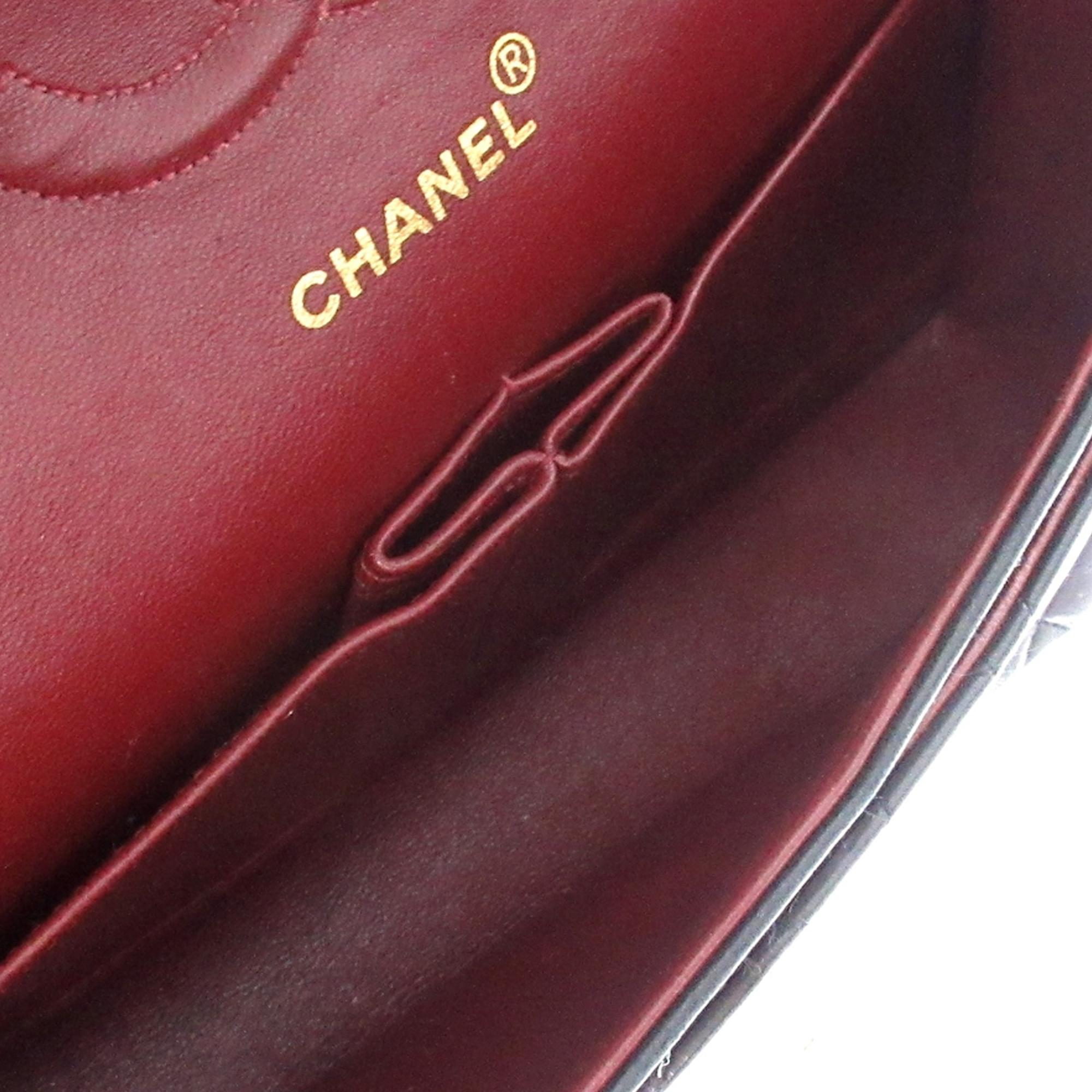 Chanel Medium Classic Lambskin Double Flap (SHG-gzRfsV)