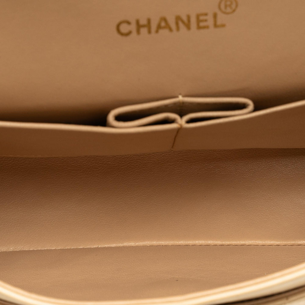 Chanel Medium Classic Lambskin Double Flap (SHG-Kr2lcw)