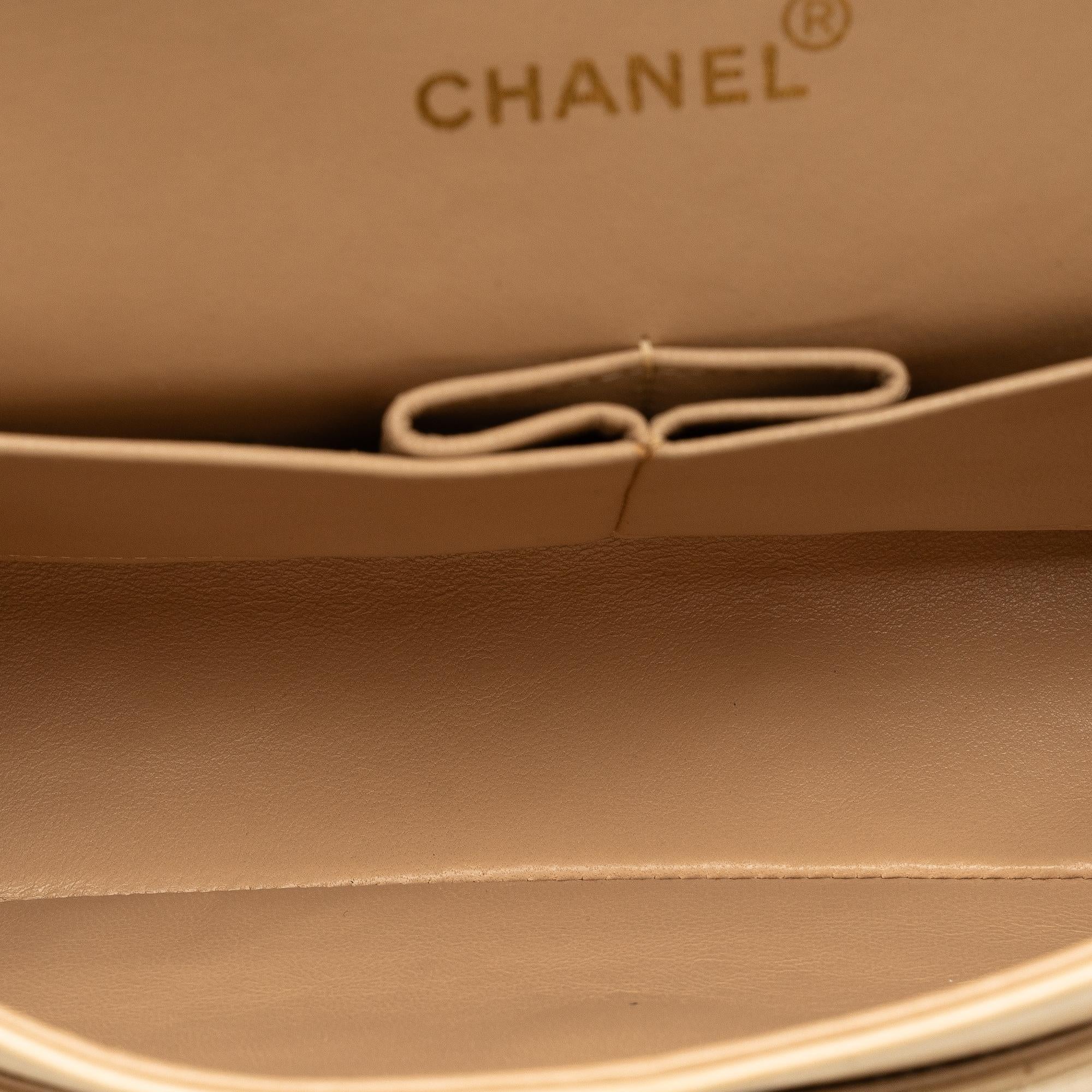 Chanel Medium Classic Lambskin Double Flap (SHG-Kr2lcw)