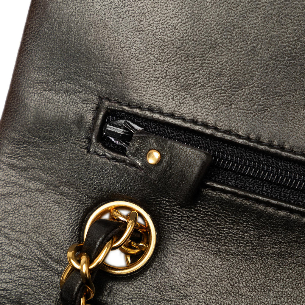 Chanel Medium Classic Lambskin Double Flap (SHG-kZvYcH)