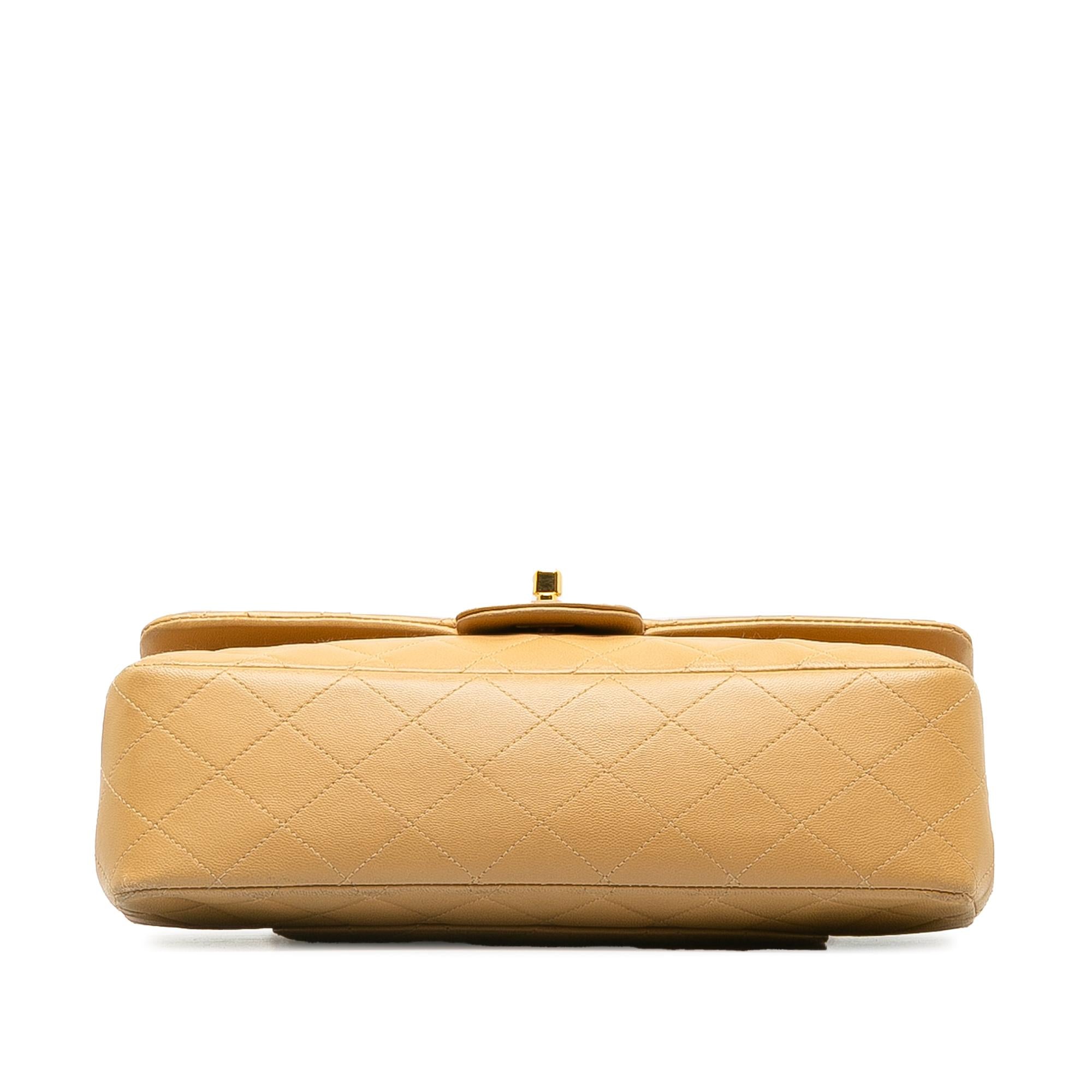Chanel Medium Classic Lambskin Double Flap (SHG-FTtjY2)