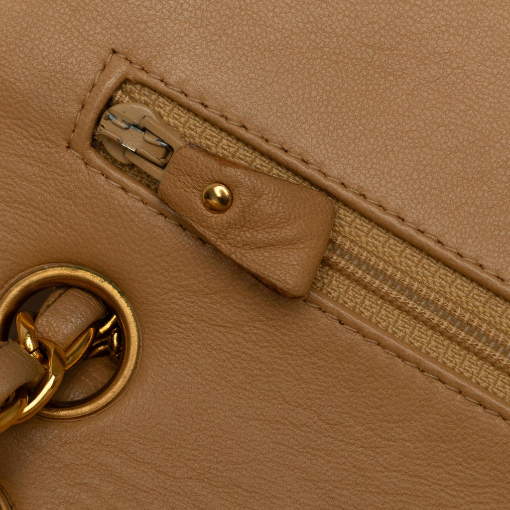 Chanel Medium Classic Lambskin Double Flap (SHG-FTtjY2)