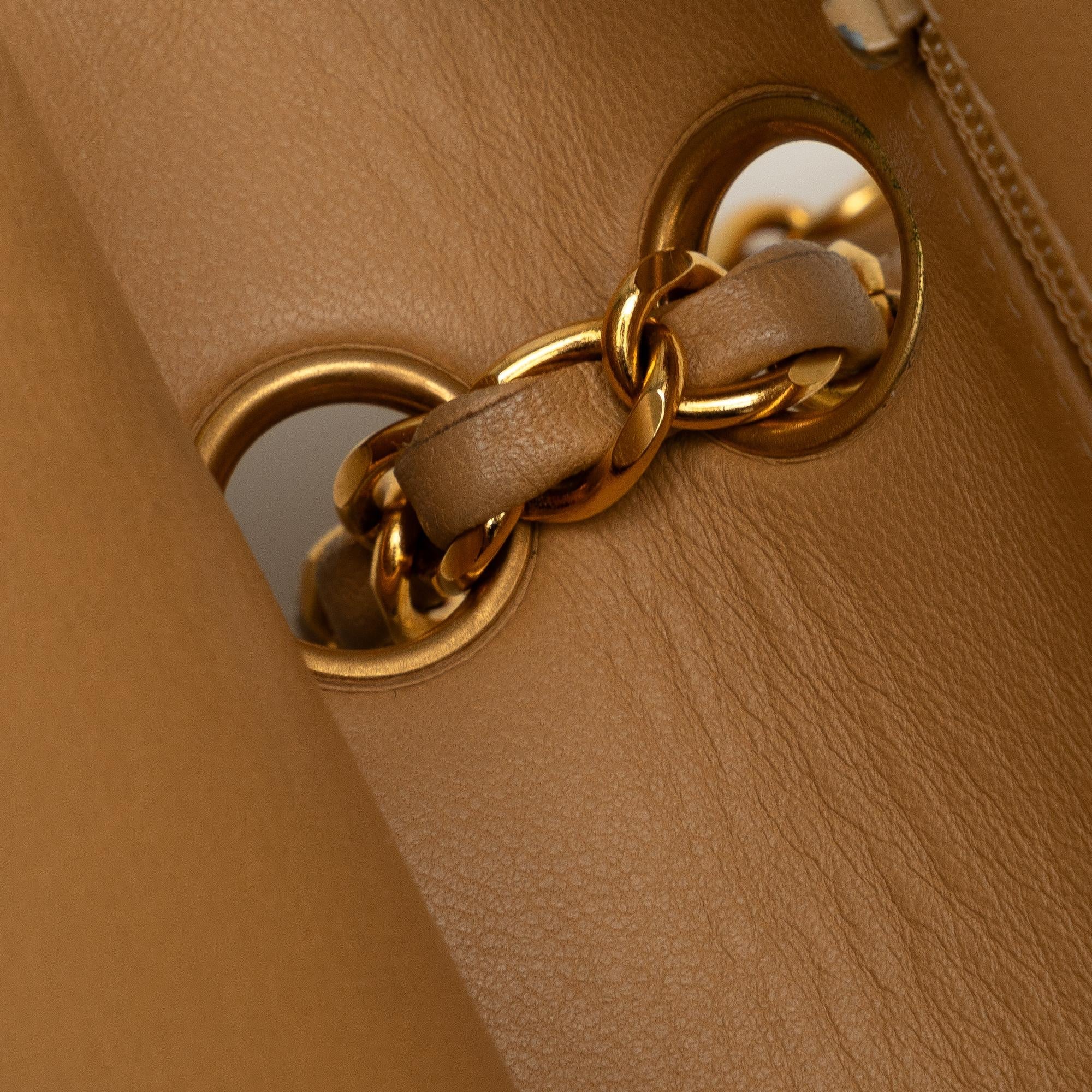 Chanel Medium Classic Lambskin Double Flap (SHG-FTtjY2)