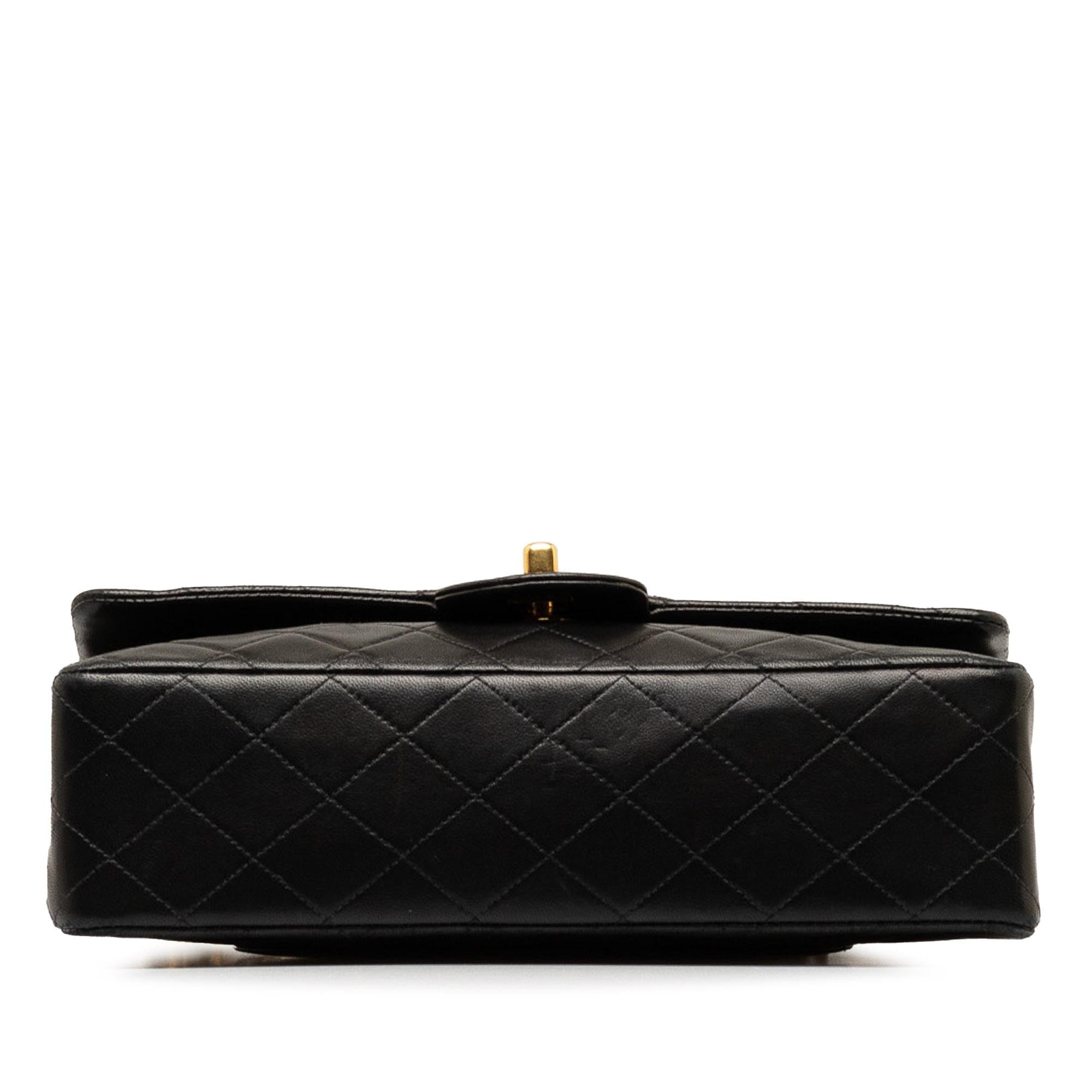 Chanel Medium Classic Lambskin Double Flap (SHG-IHTqBT)