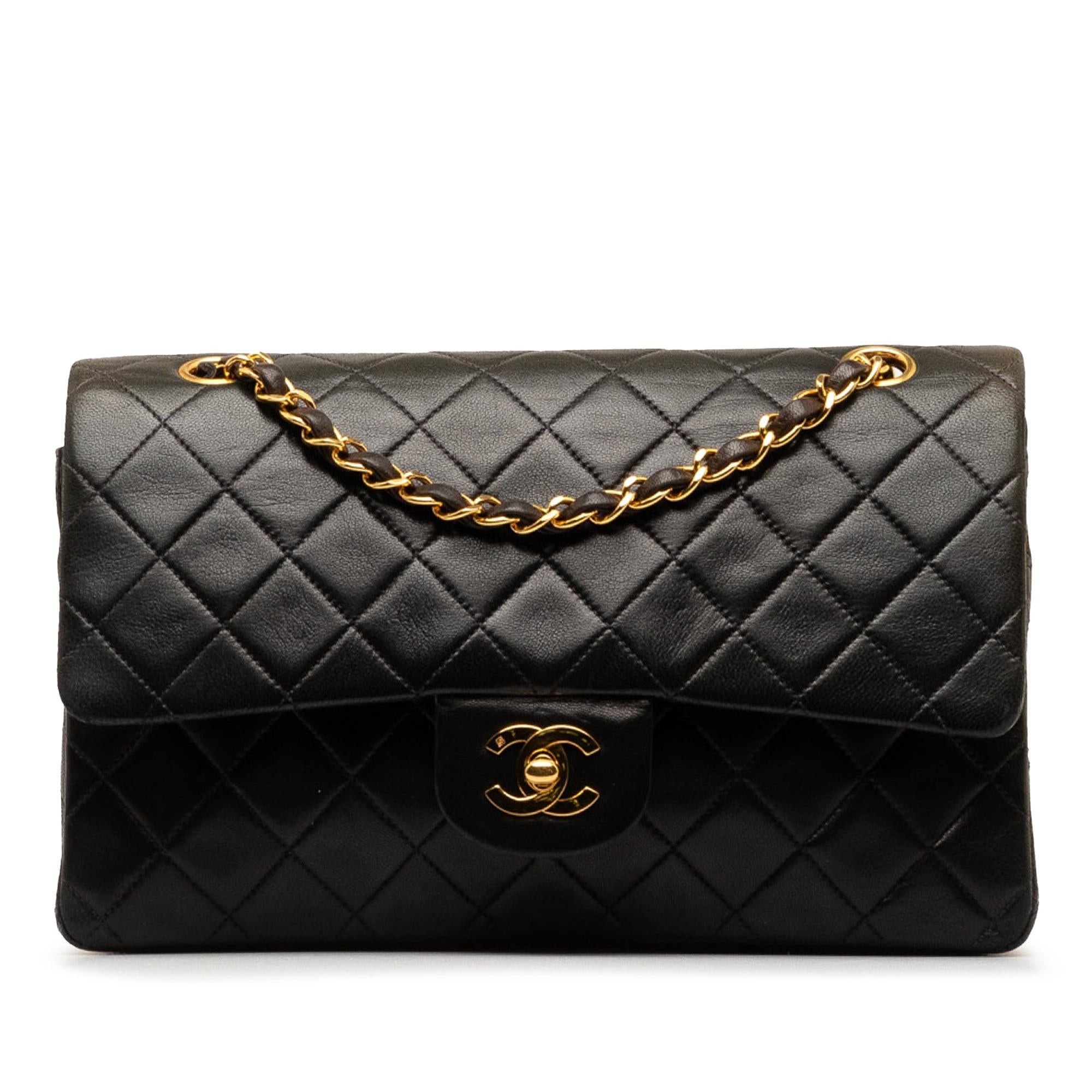 Chanel Medium Classic Lambskin Double Flap (SHG-IHTqBT)