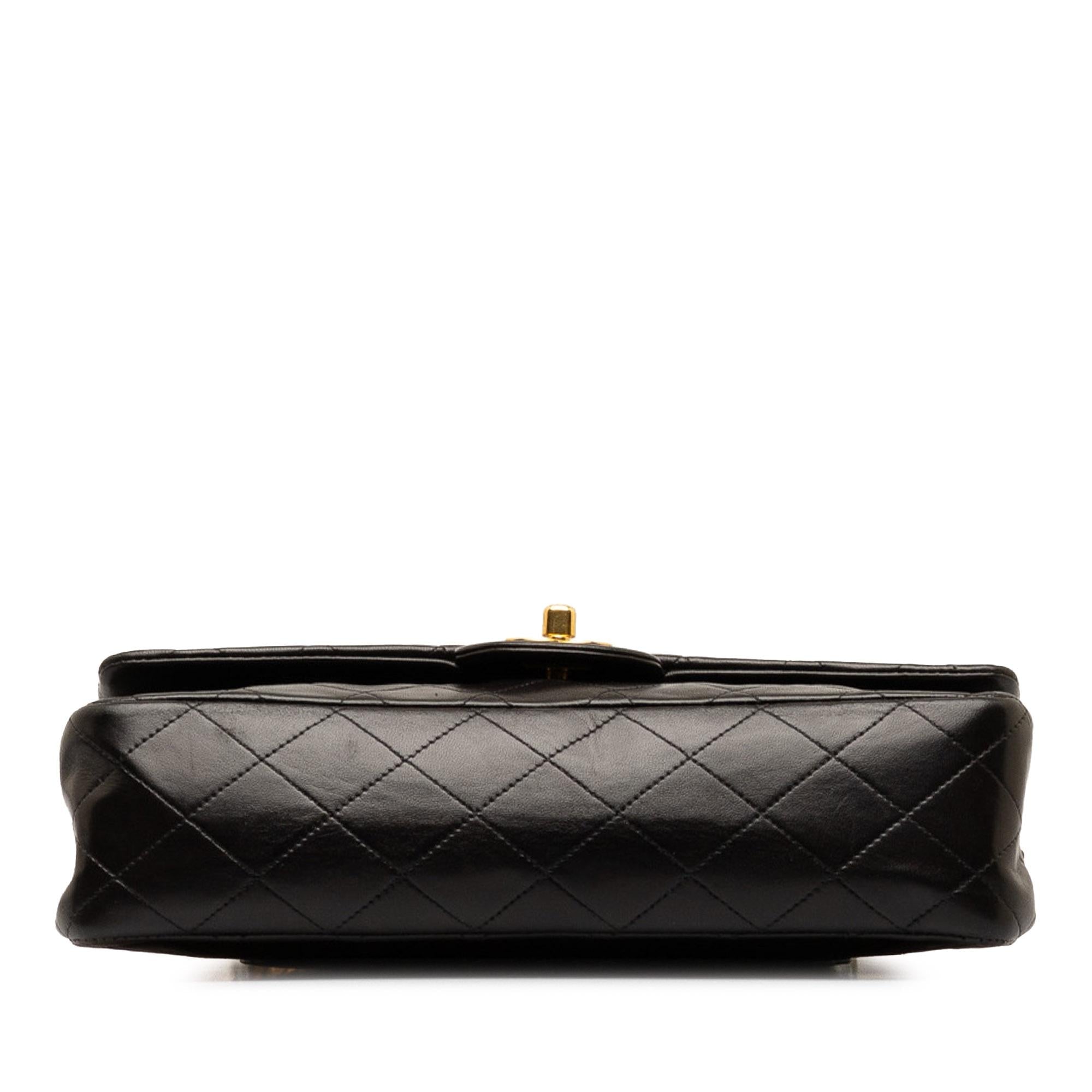 Chanel Medium Classic Lambskin Double Flap (SHG-e2k5Nf)