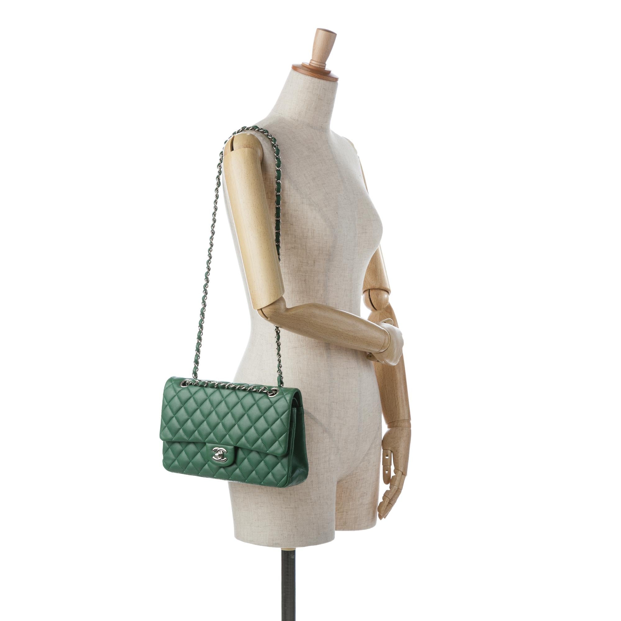 Chanel Medium Classic Lambskin Double Flap (SHG-HhOlbE)