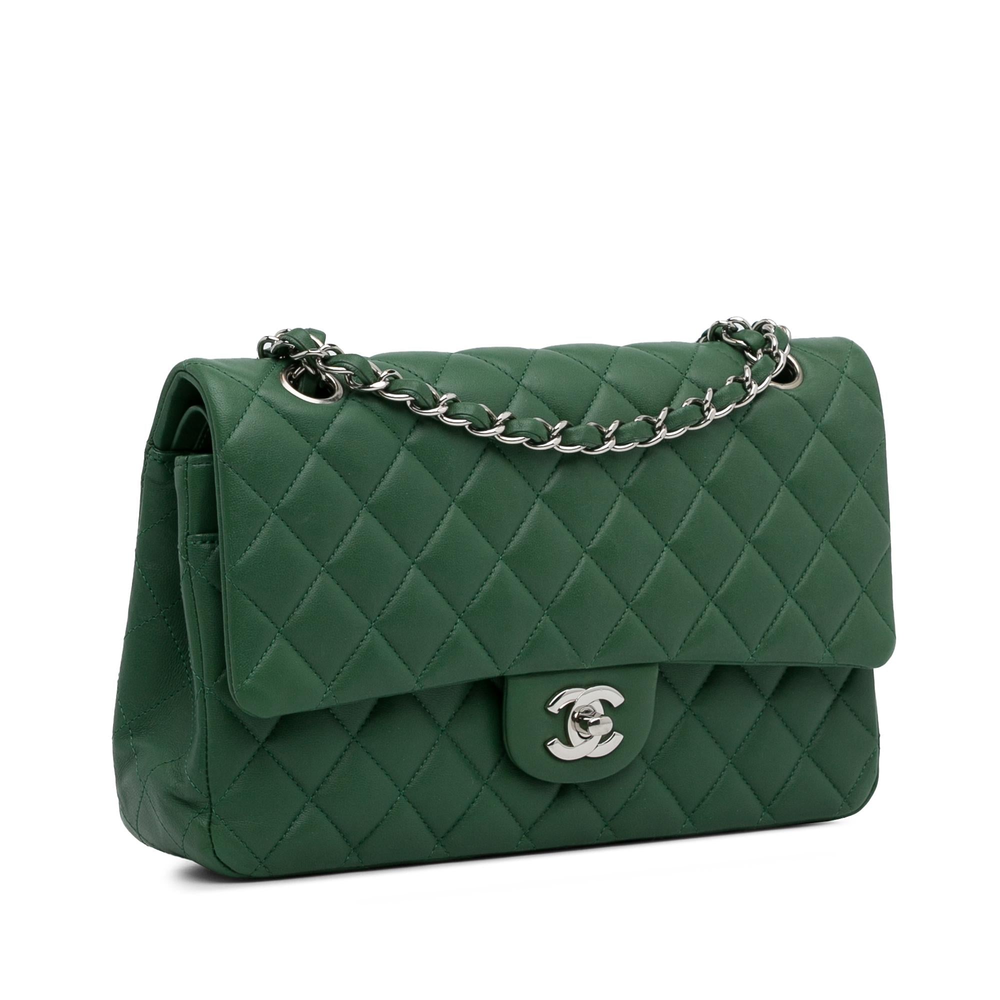 Chanel Medium Classic Lambskin Double Flap (SHG-HhOlbE)