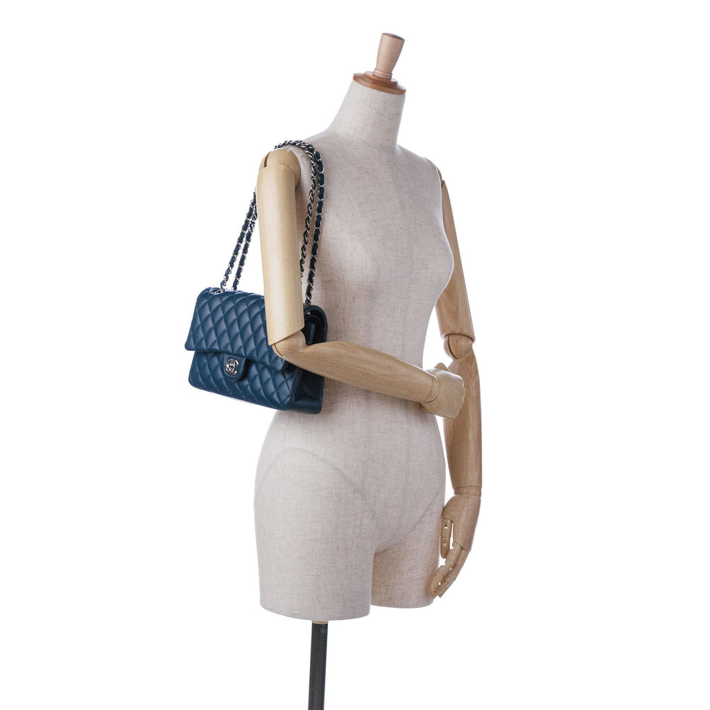 Chanel Medium Classic Lambskin Double Flap (SHG-Zld1fh)