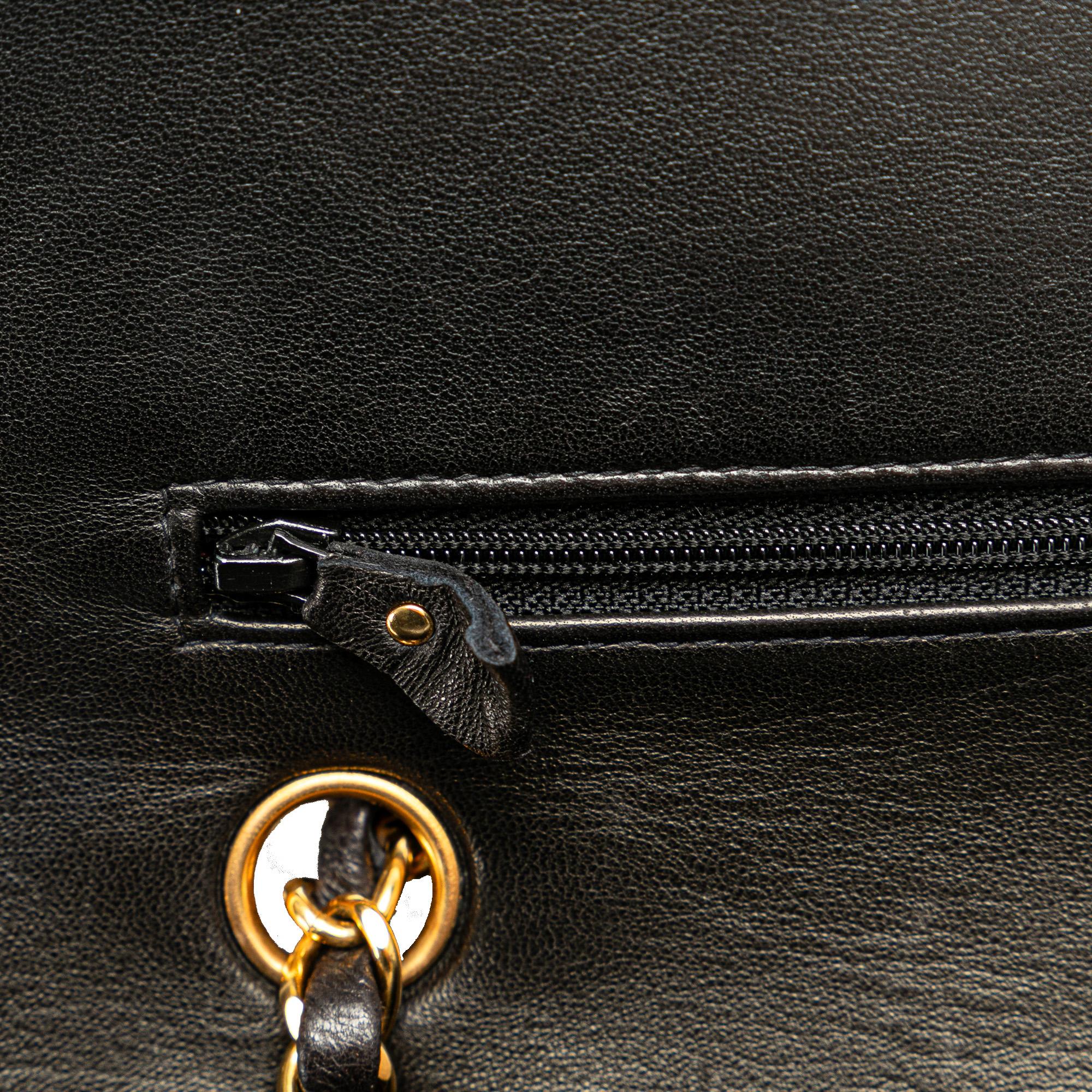 Chanel Medium Classic Lambskin Double Flap (SHG-U6XslK)