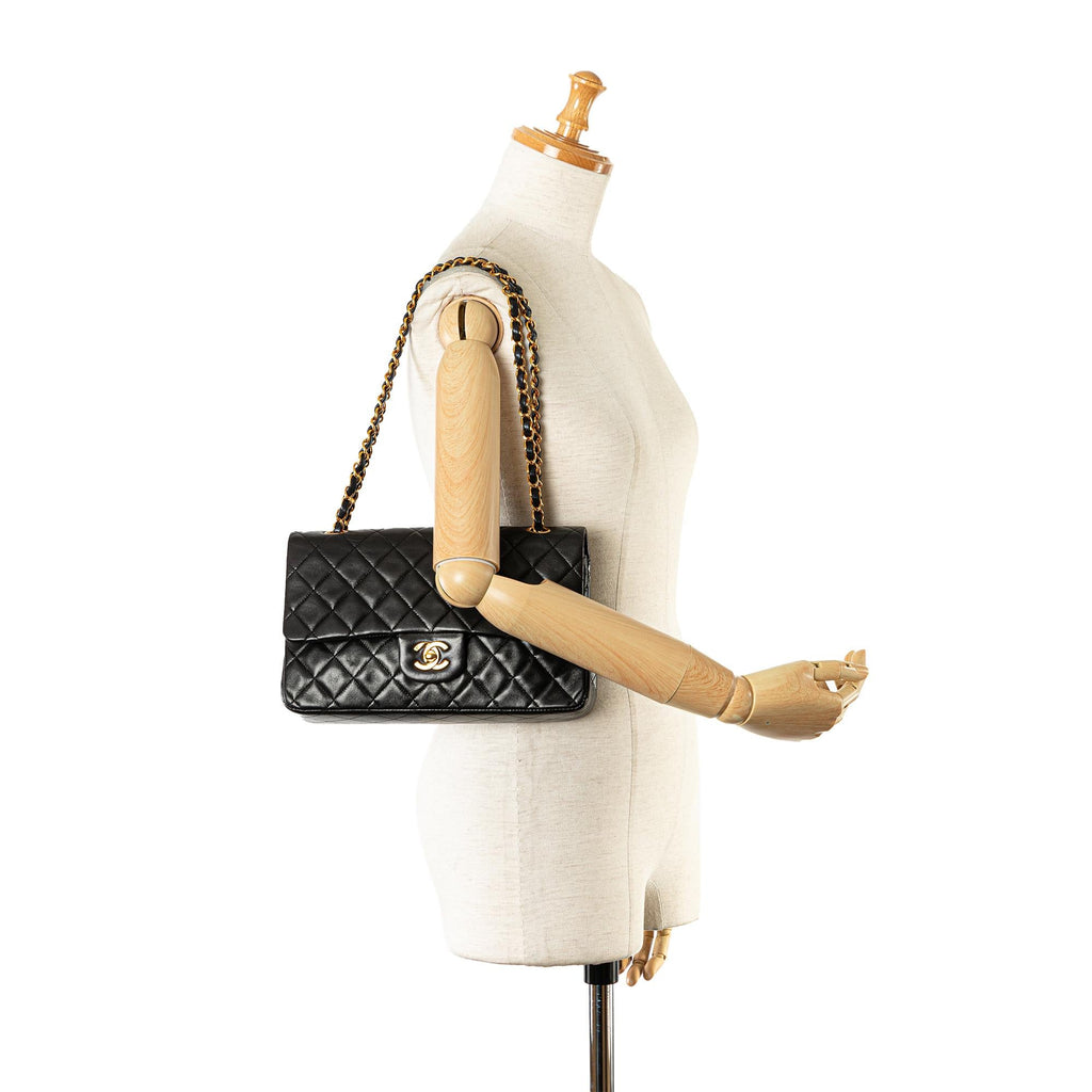Chanel Medium Classic Lambskin Double Flap (SHG-U6XslK)