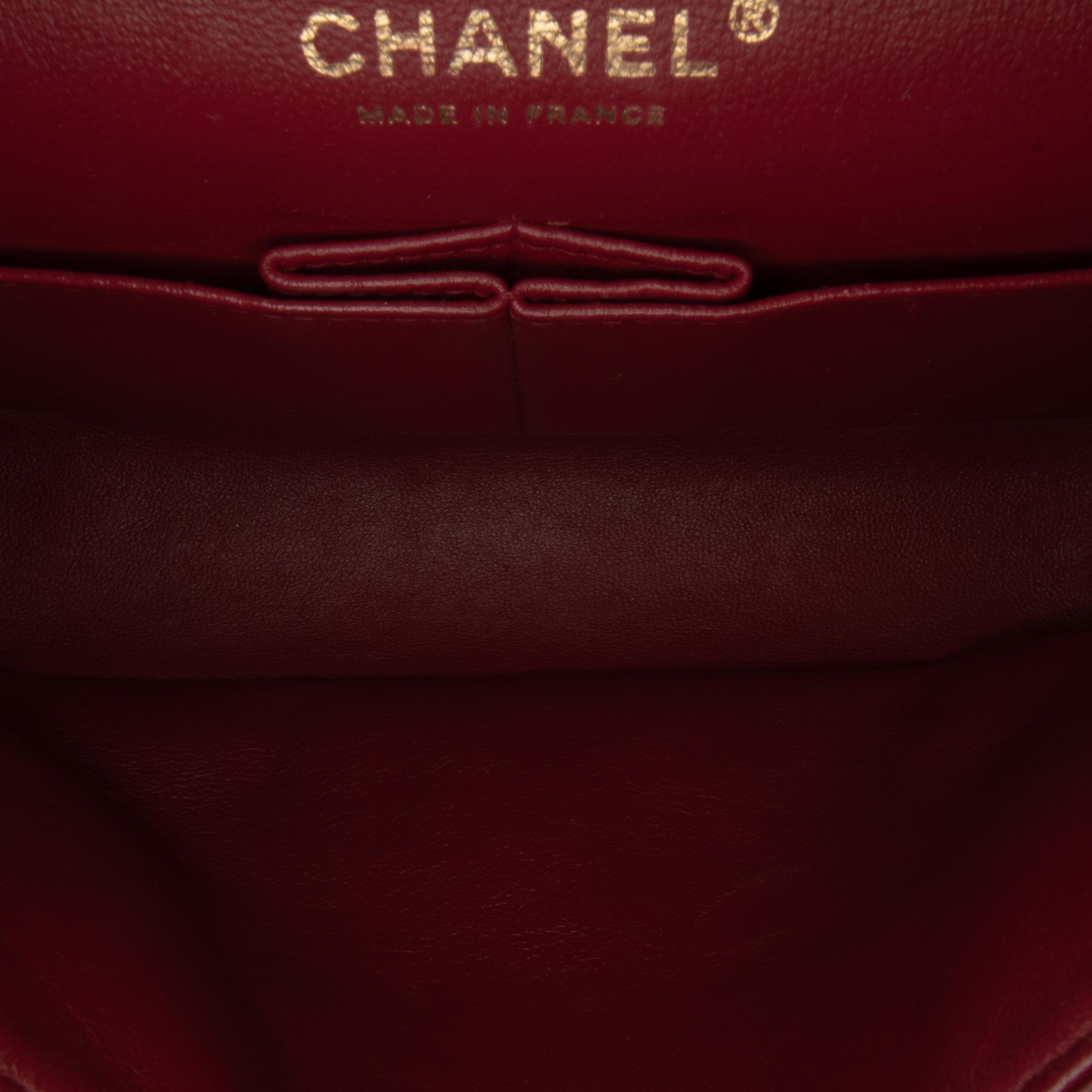 Chanel Medium Classic Lambskin Double Flap (SHG-VyY1OR)