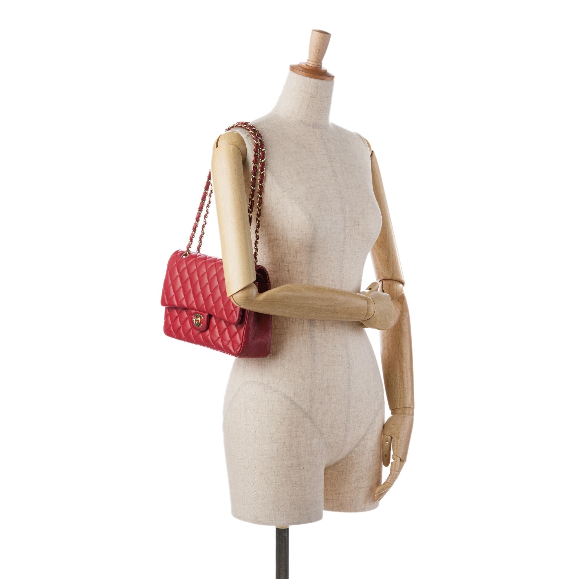 Chanel Medium Classic Lambskin Double Flap (SHG-VyY1OR)