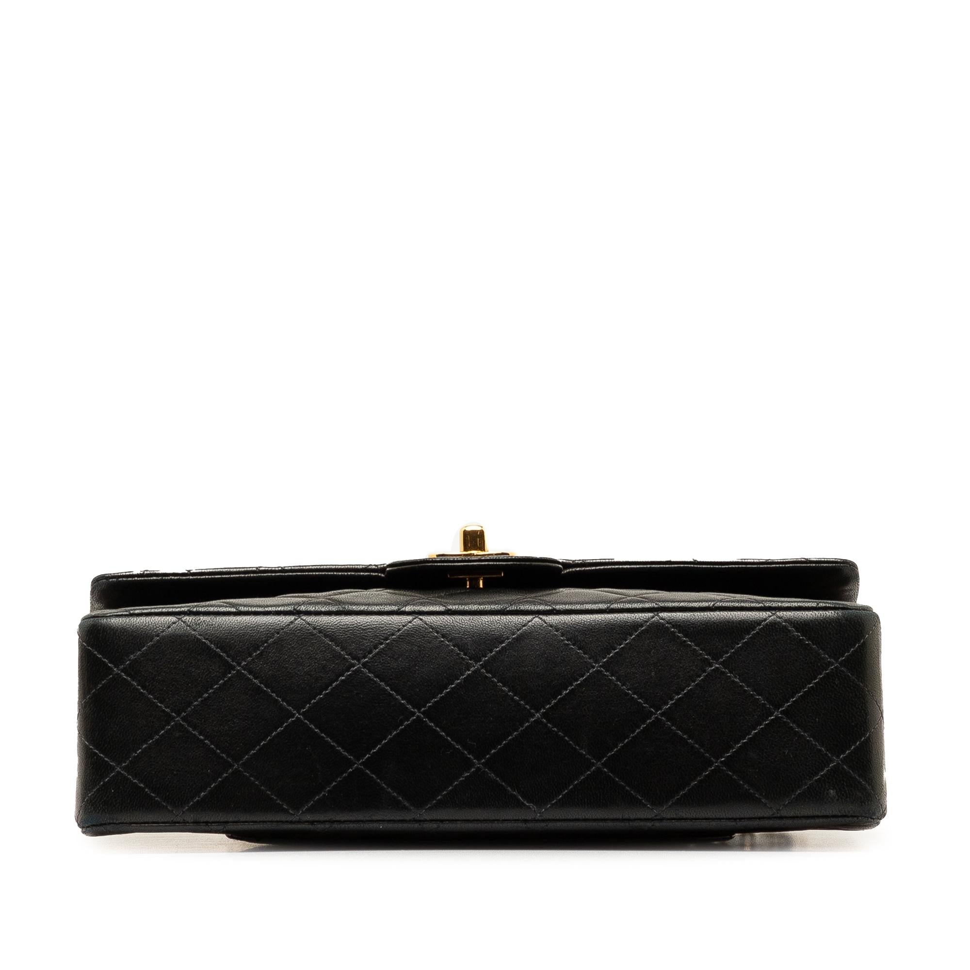 Chanel Medium Classic Lambskin Double Flap (SHG-9pZcmQ)