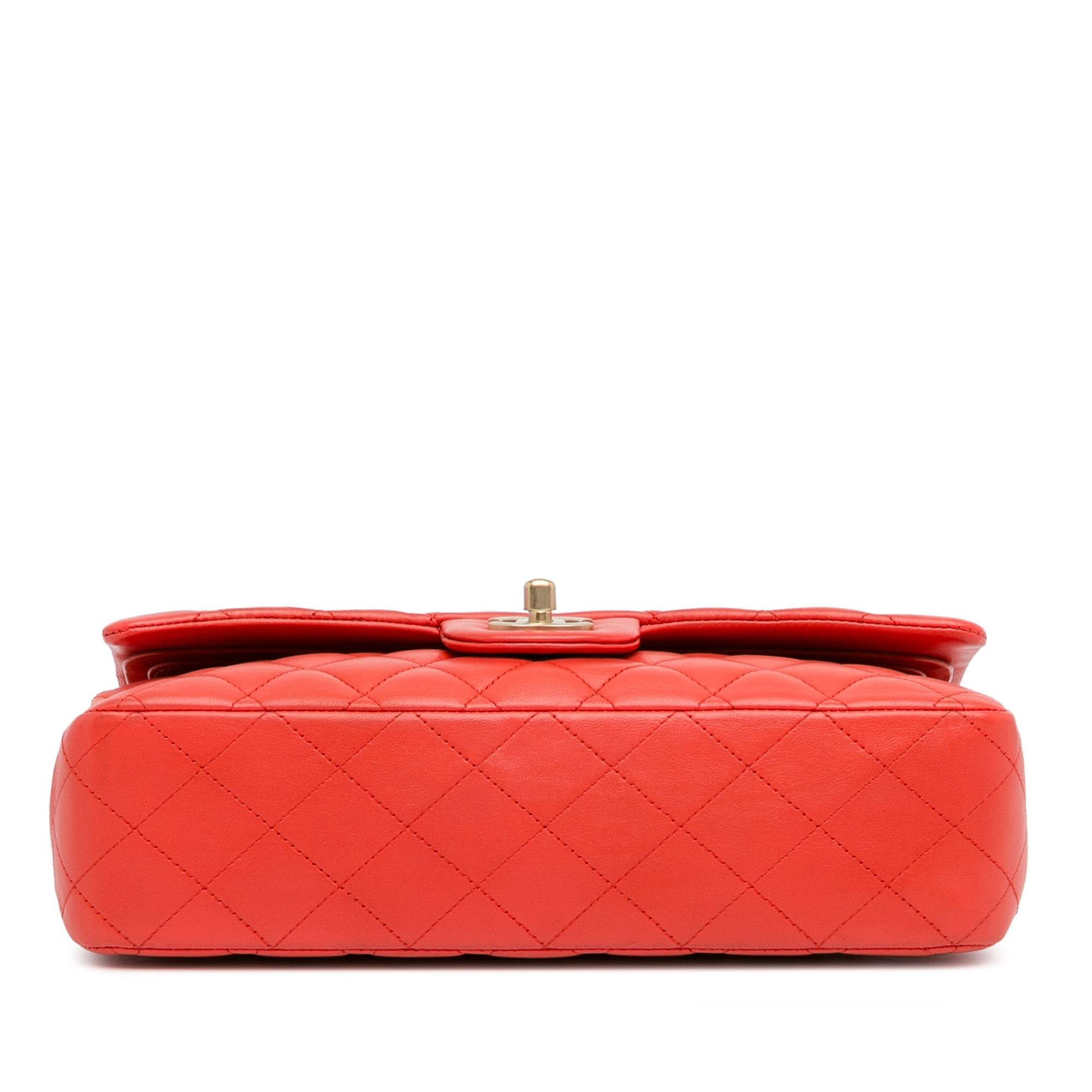 Chanel Medium Classic Lambskin Double Flap (SHG-H1Kink)