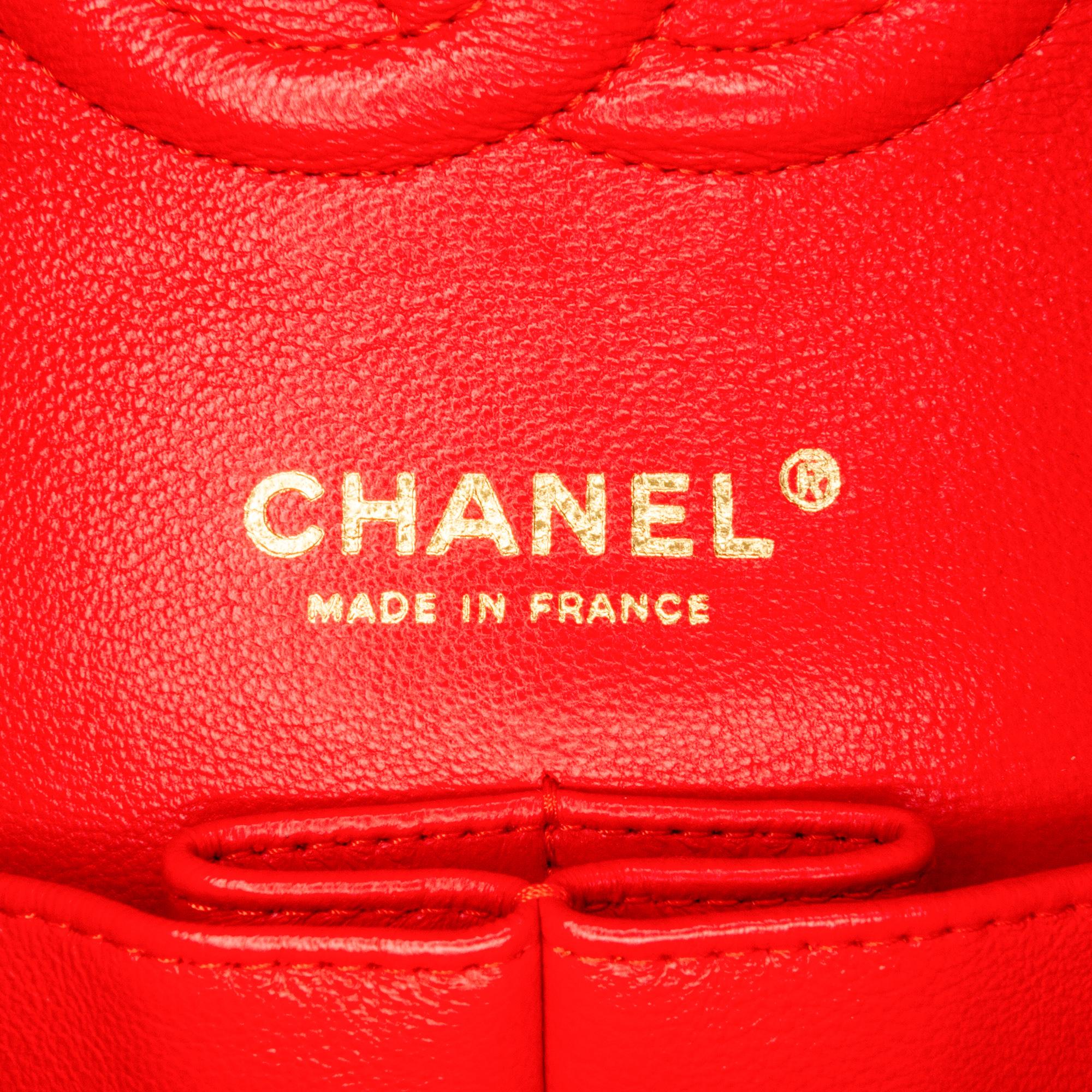 Chanel Medium Classic Lambskin Double Flap (SHG-H1Kink)
