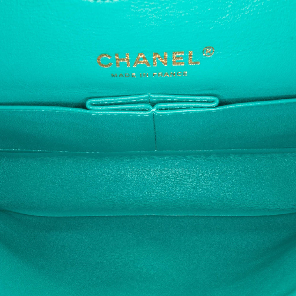 Chanel Medium Classic Lambskin Double Flap (SHG-7Ji2lw)