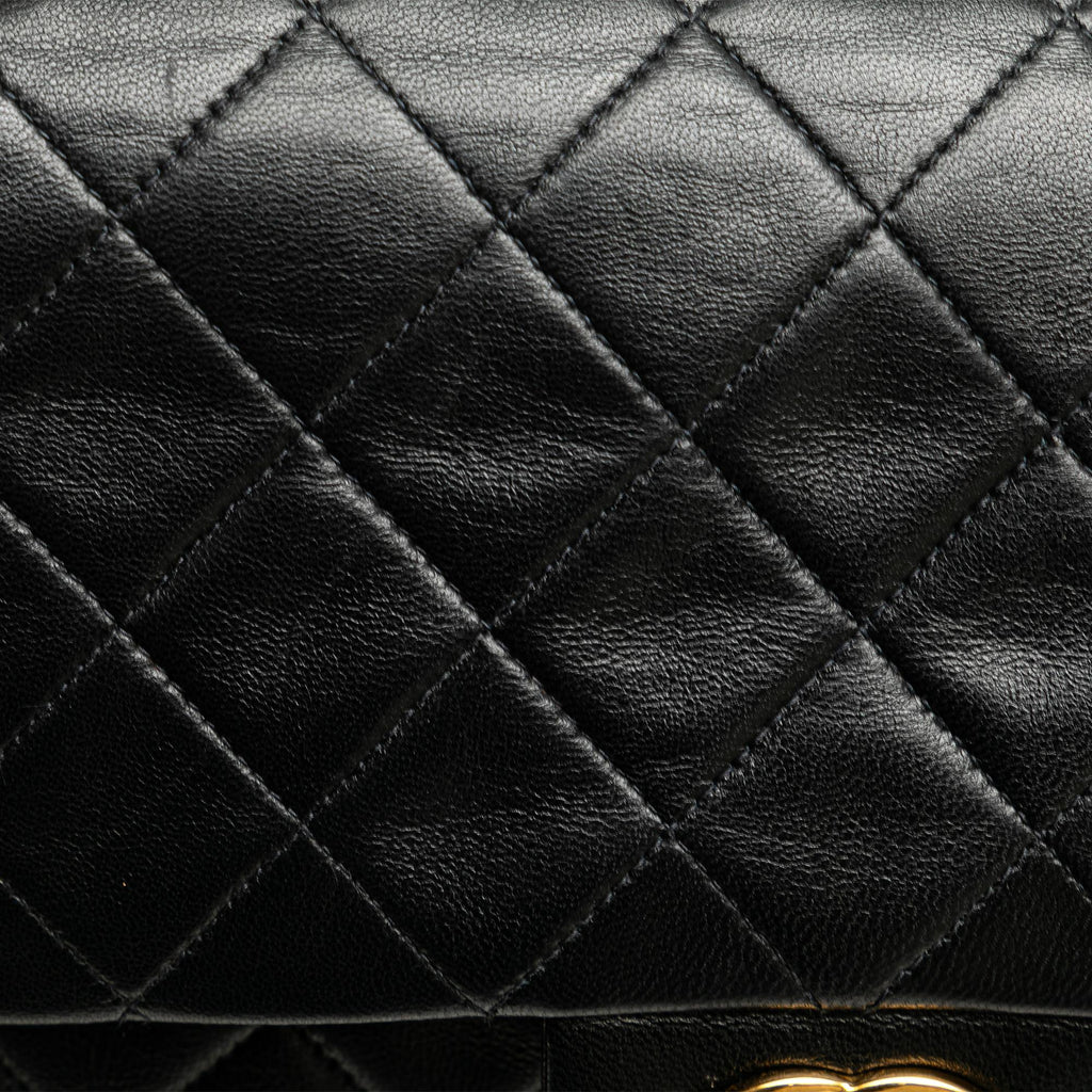 Chanel Medium Classic Lambskin Double Flap (SHG-GpukLW)