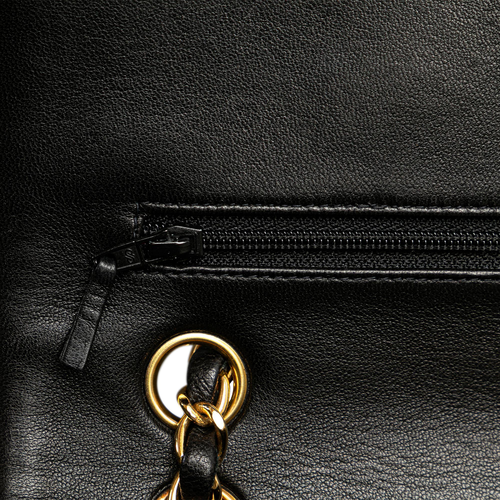 Chanel Medium Classic Lambskin Double Flap (SHG-GpukLW)