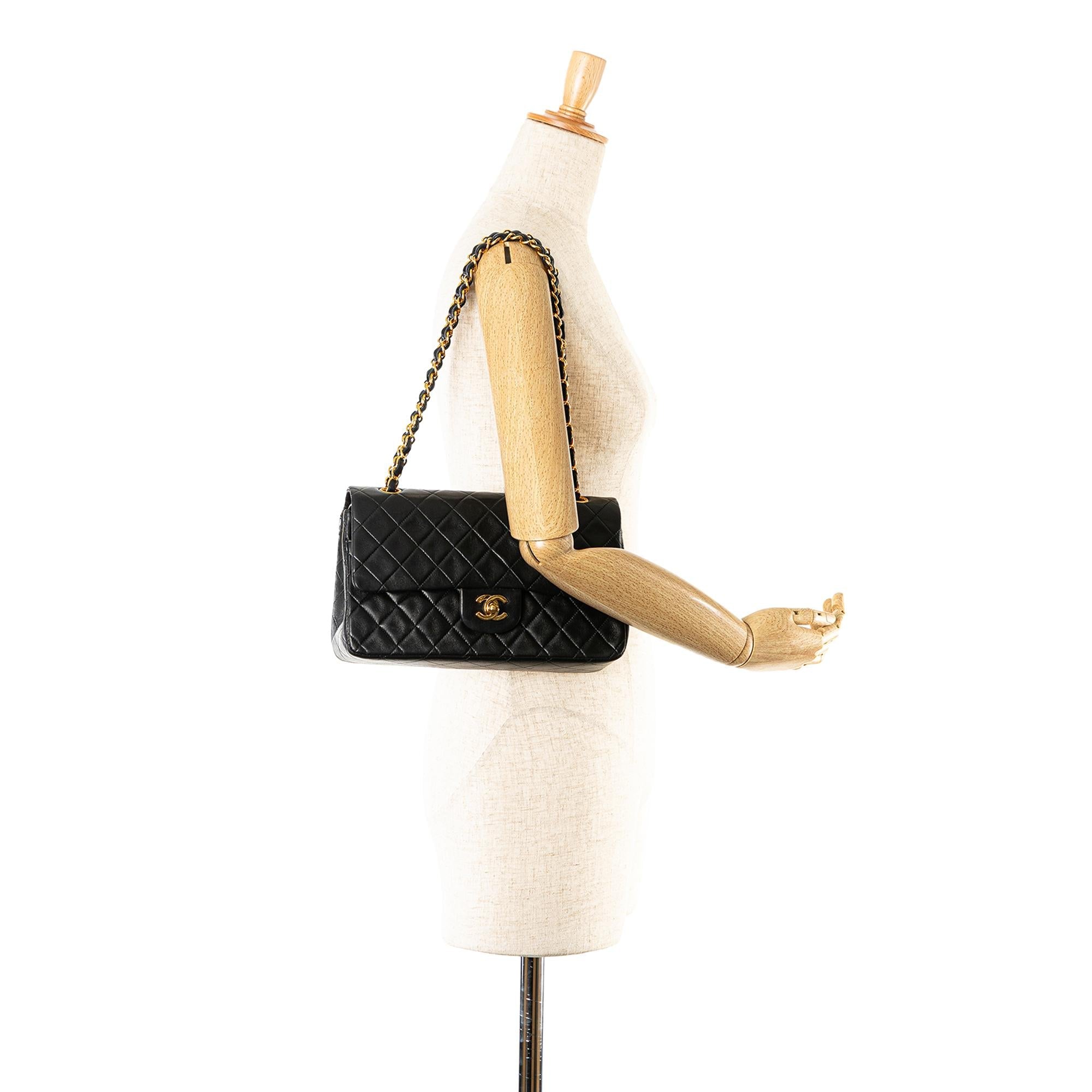 Chanel Medium Classic Lambskin Double Flap (SHG-GpukLW)