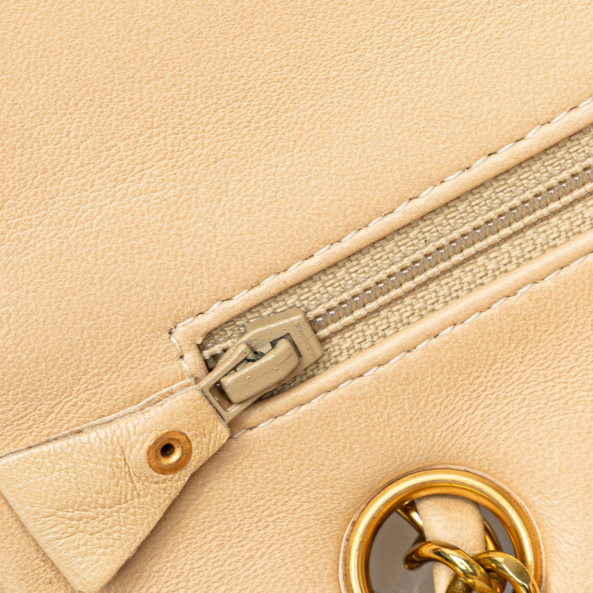 Chanel Medium Classic Lambskin Double Flap (SHG-65y48i)