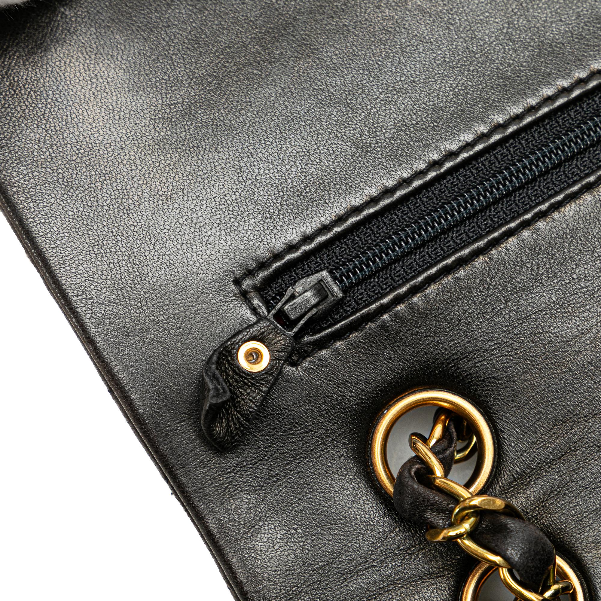 Chanel Medium Classic Lambskin Double Flap (SHG-2BQWuZ)