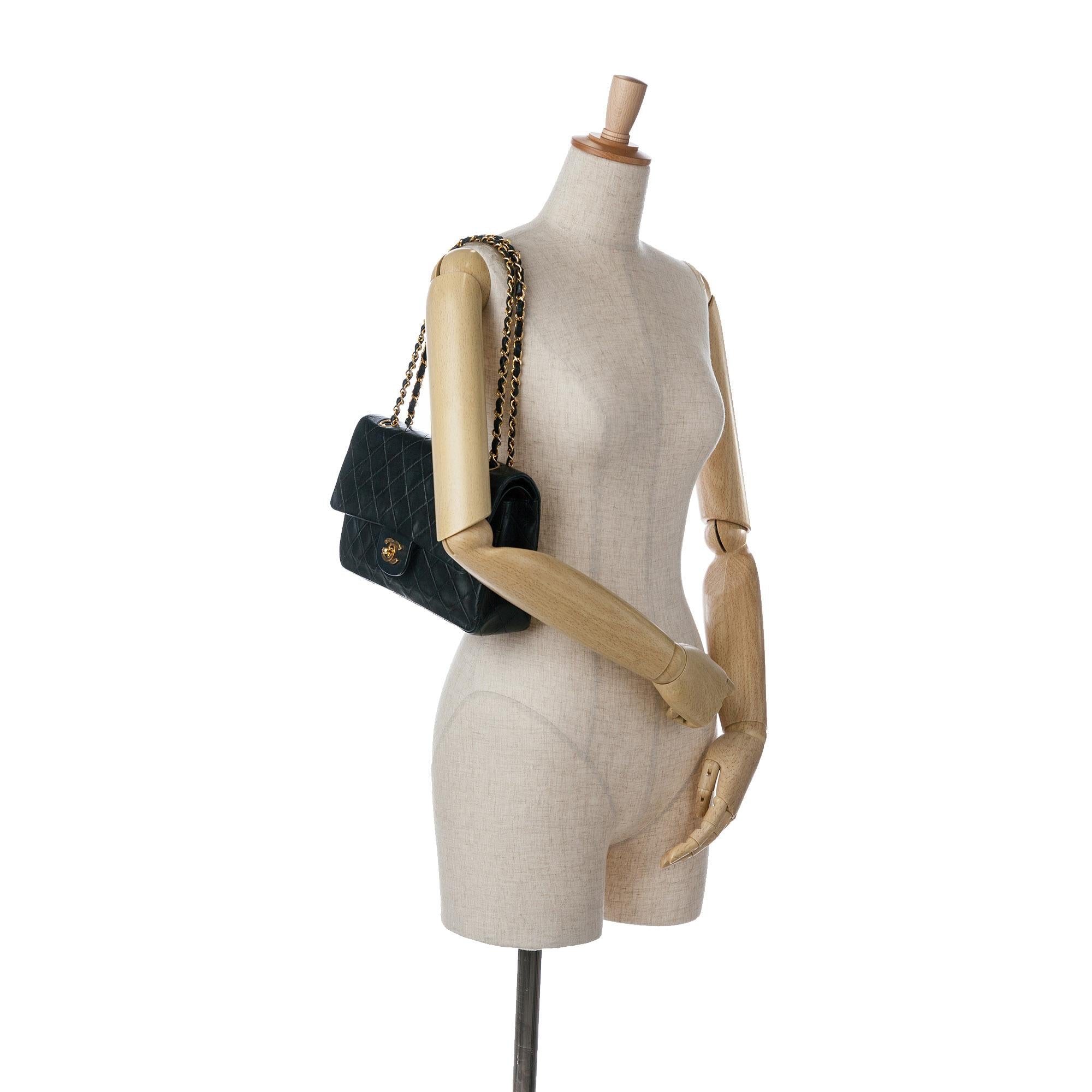Chanel Medium Classic Lambskin Double Flap (SHG-gDhpB9)