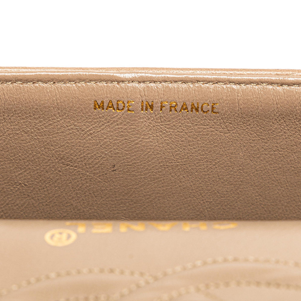 Chanel Medium Classic Lambskin Double Flap (SHG-oPVKa3)
