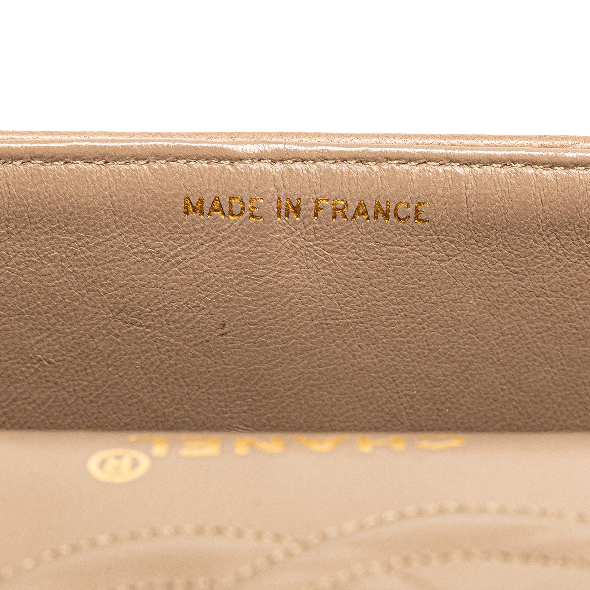Chanel Medium Classic Lambskin Double Flap (SHG-oPVKa3)