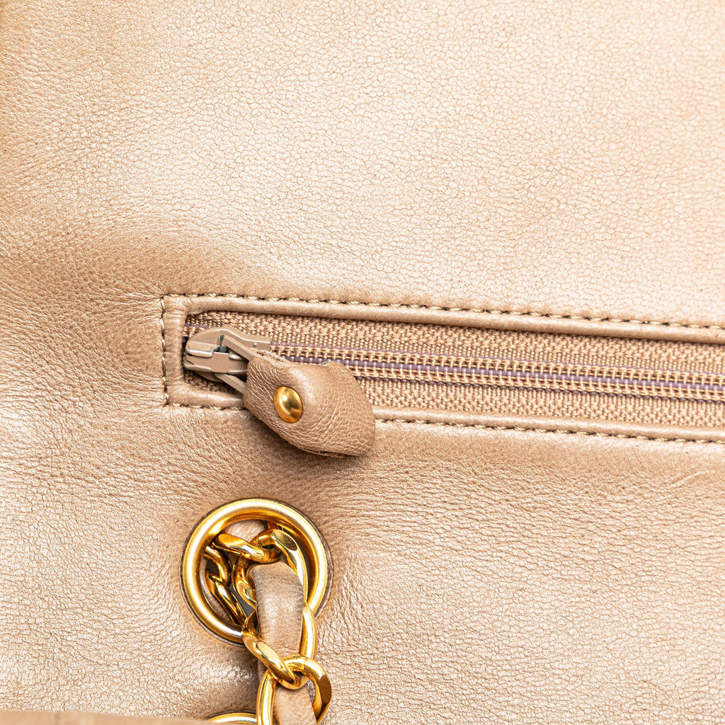 Chanel Medium Classic Lambskin Double Flap (SHG-oPVKa3)
