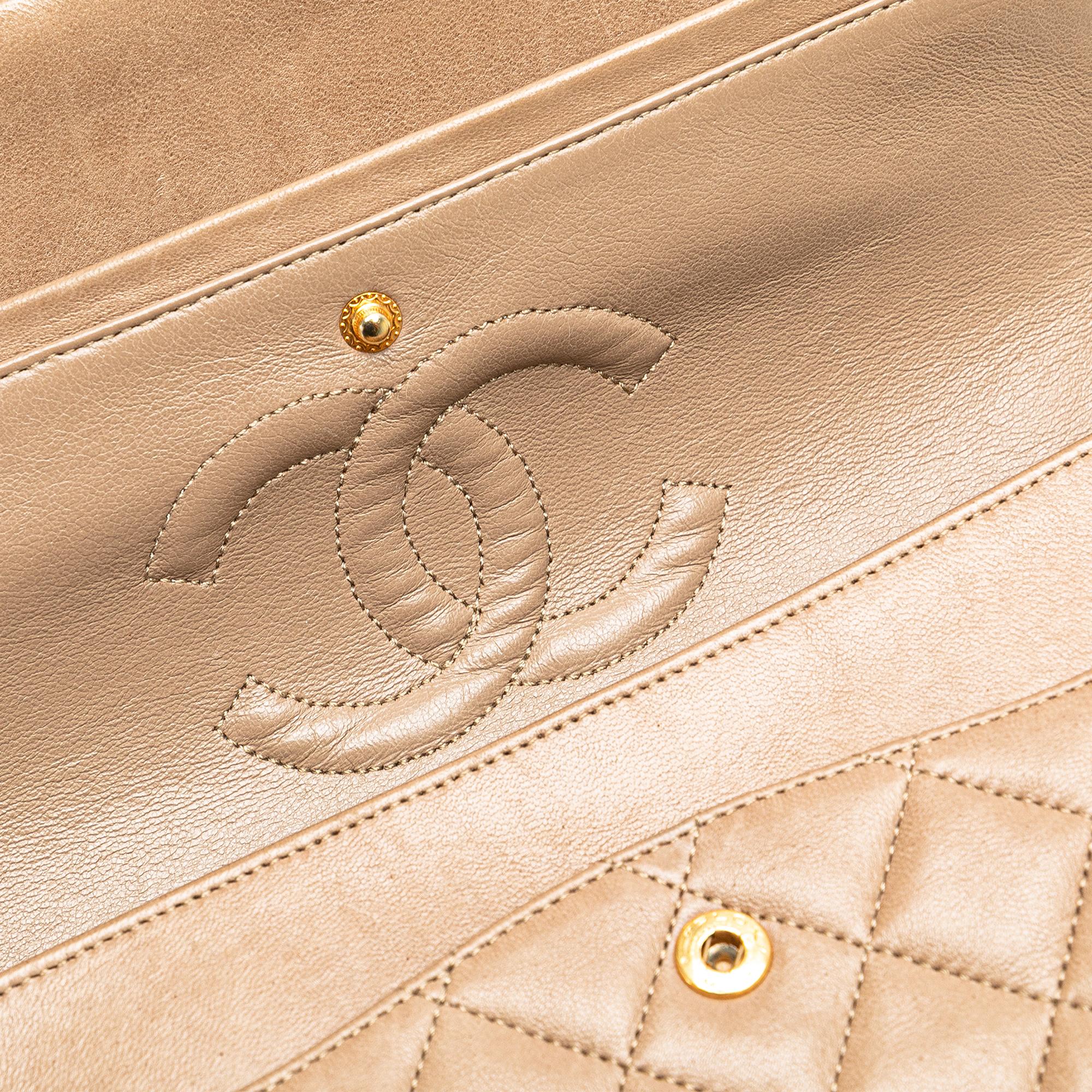 Chanel Medium Classic Lambskin Double Flap (SHG-oPVKa3)