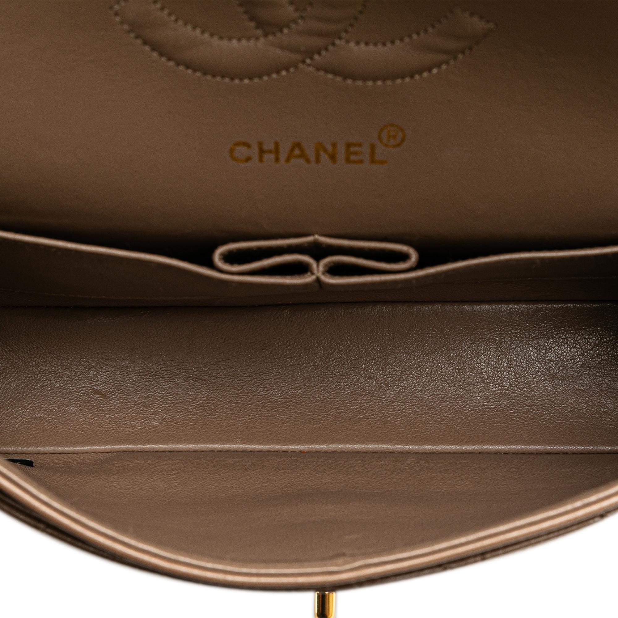 Chanel Medium Classic Lambskin Double Flap (SHG-oPVKa3)