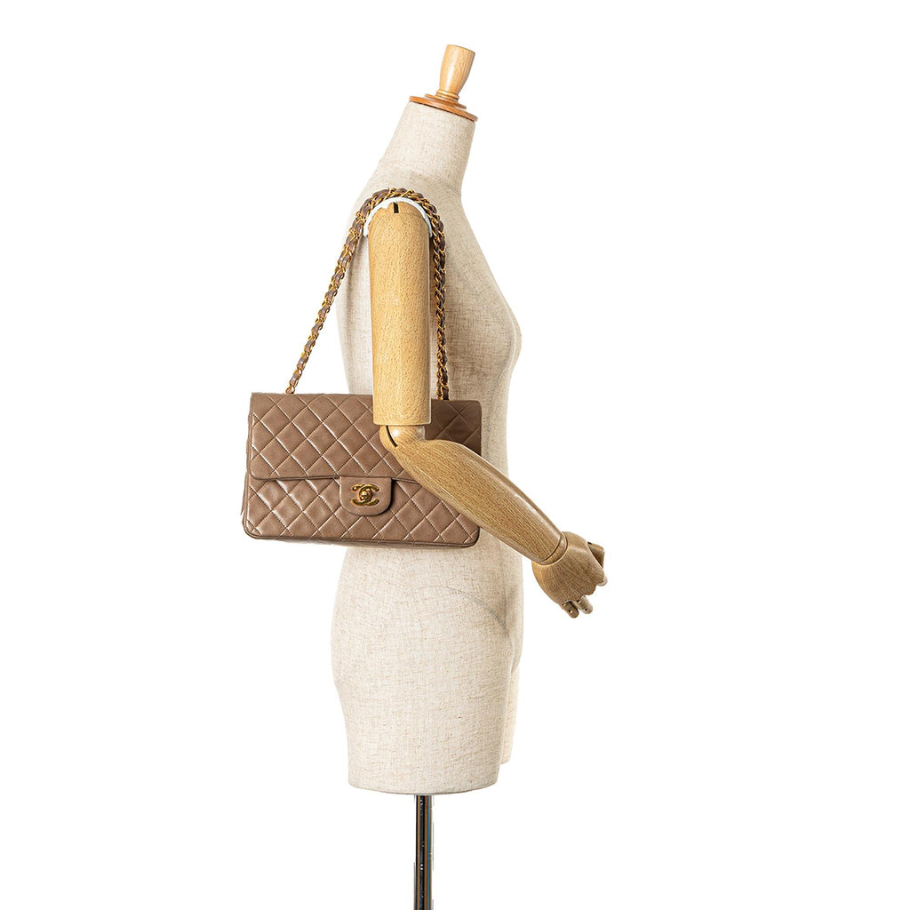 Chanel Medium Classic Lambskin Double Flap (SHG-oPVKa3)