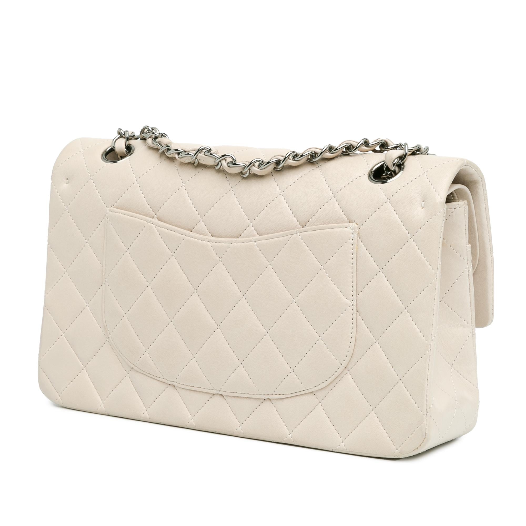Chanel Medium Classic Lambskin Double Flap (SHG-ouJySv)