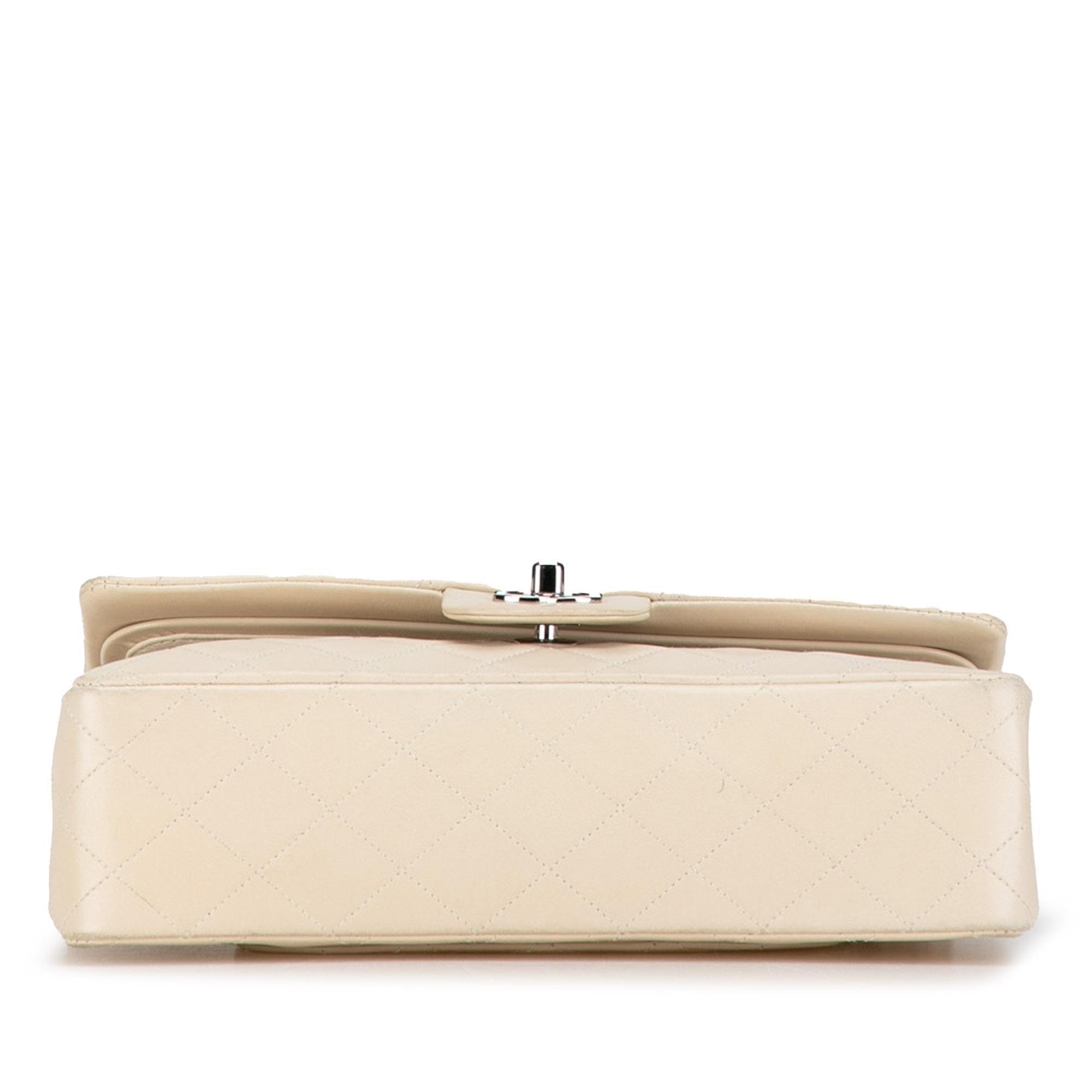 Chanel Medium Classic Lambskin Double Flap (SHG-co68b9)