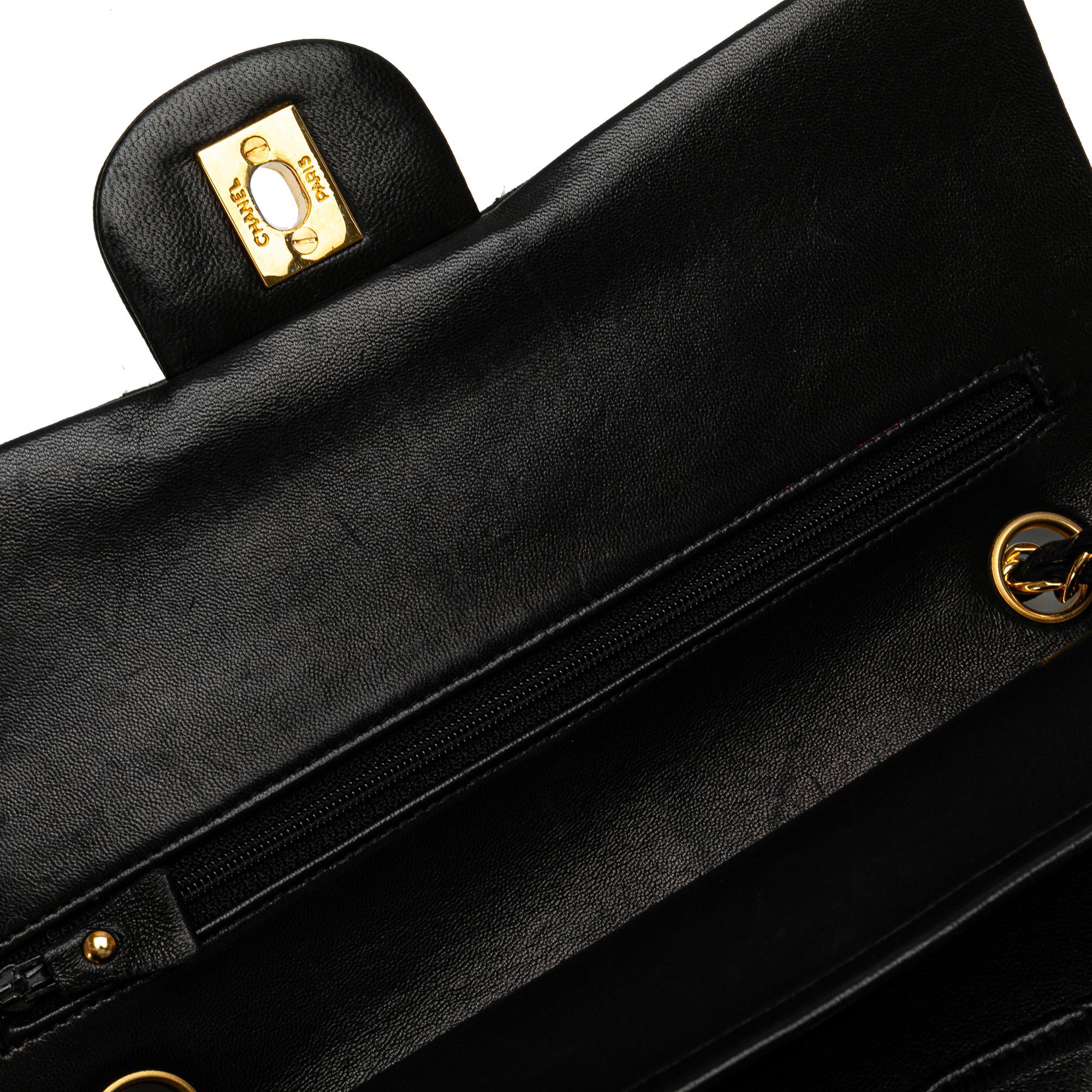 Chanel Medium Classic Lambskin Double Flap (SHG-D4KtDp)