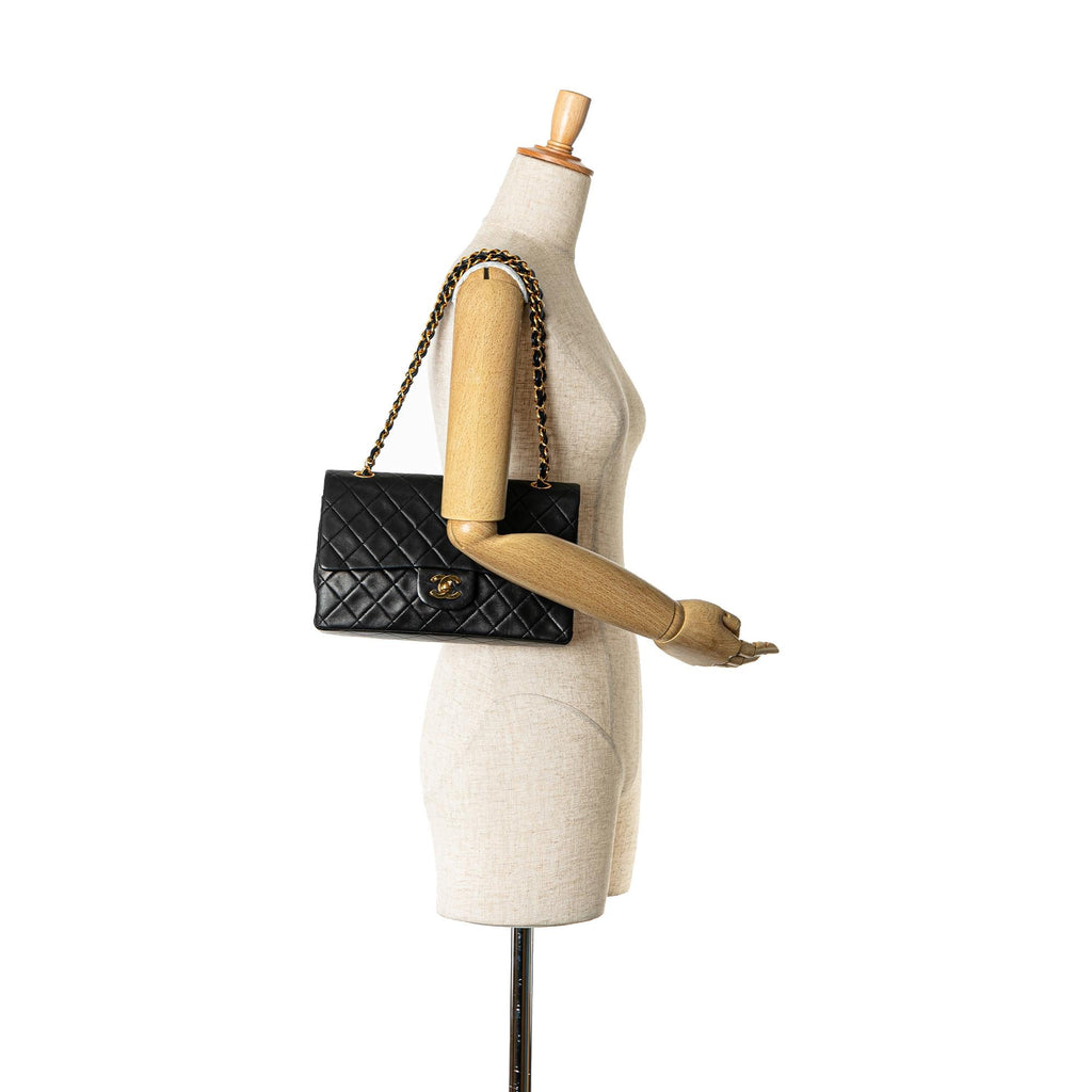 Chanel Medium Classic Lambskin Double Flap (SHG-D4KtDp)