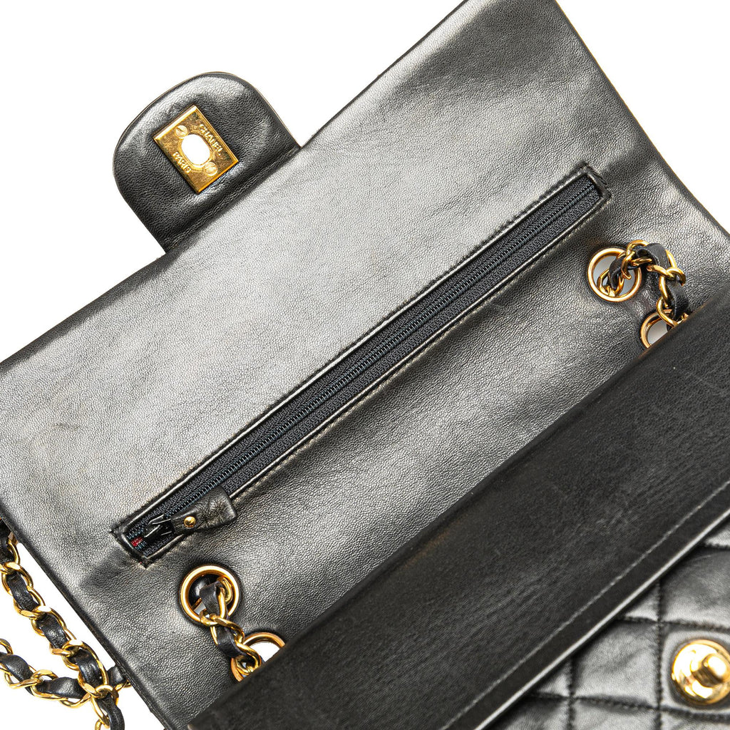 Chanel Medium Classic Lambskin Double Flap (SHG-EItNre)